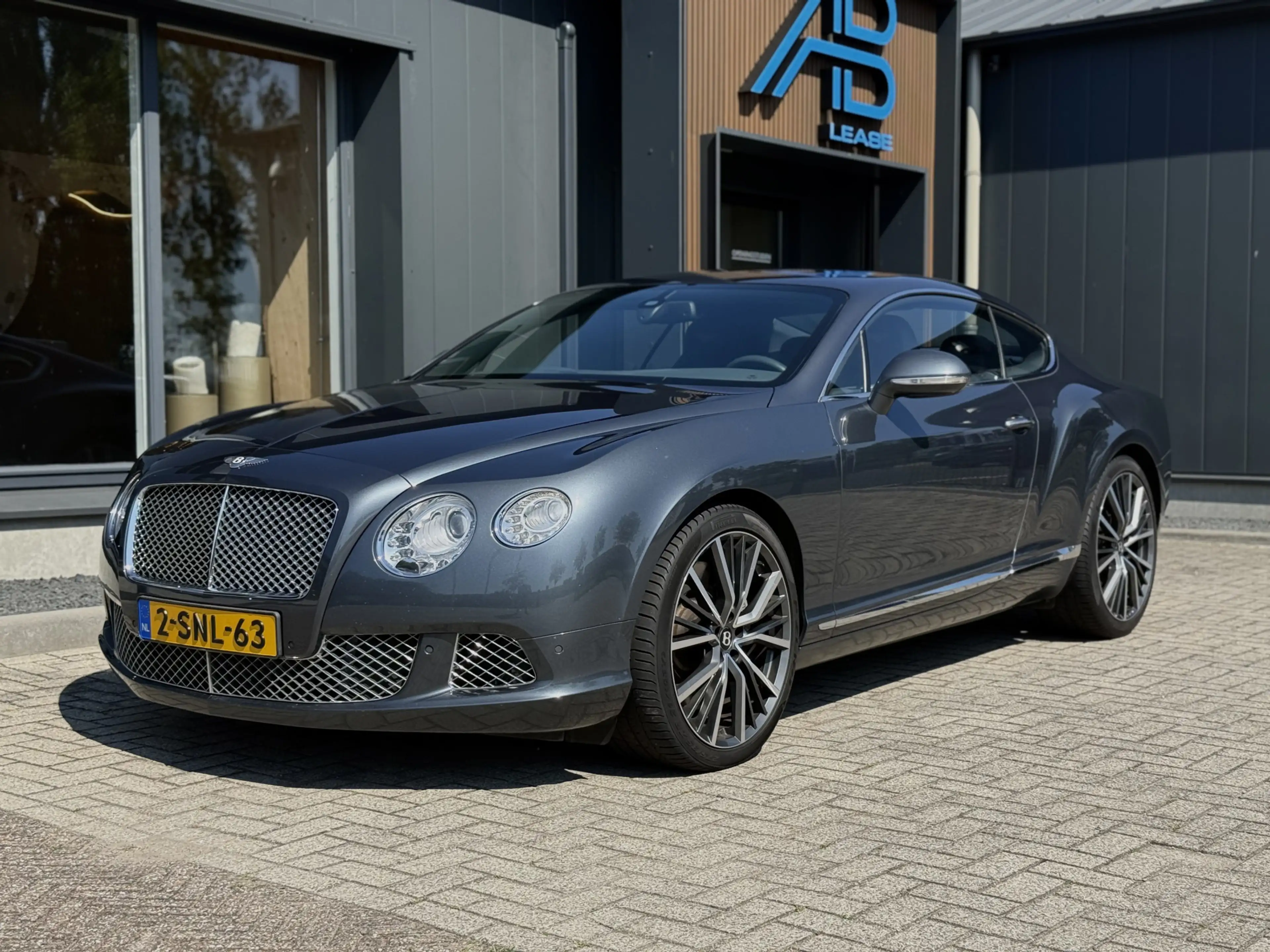 Bentley Continental GT 6.0 W12 — photo 7