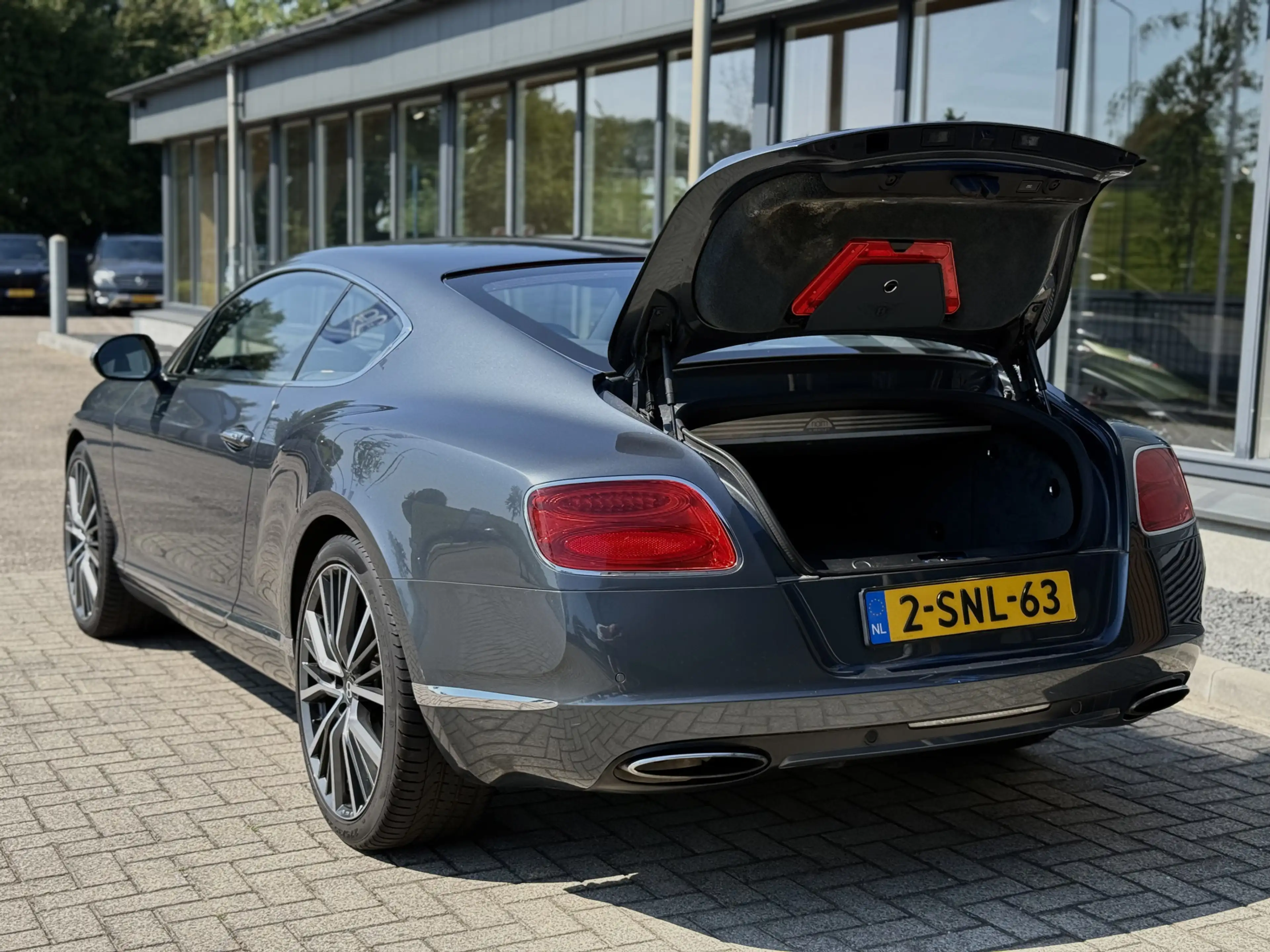 Bentley Continental GT 6.0 W12 — photo 11