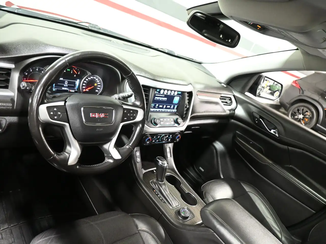GMC Acadia снимка GMC Acadia