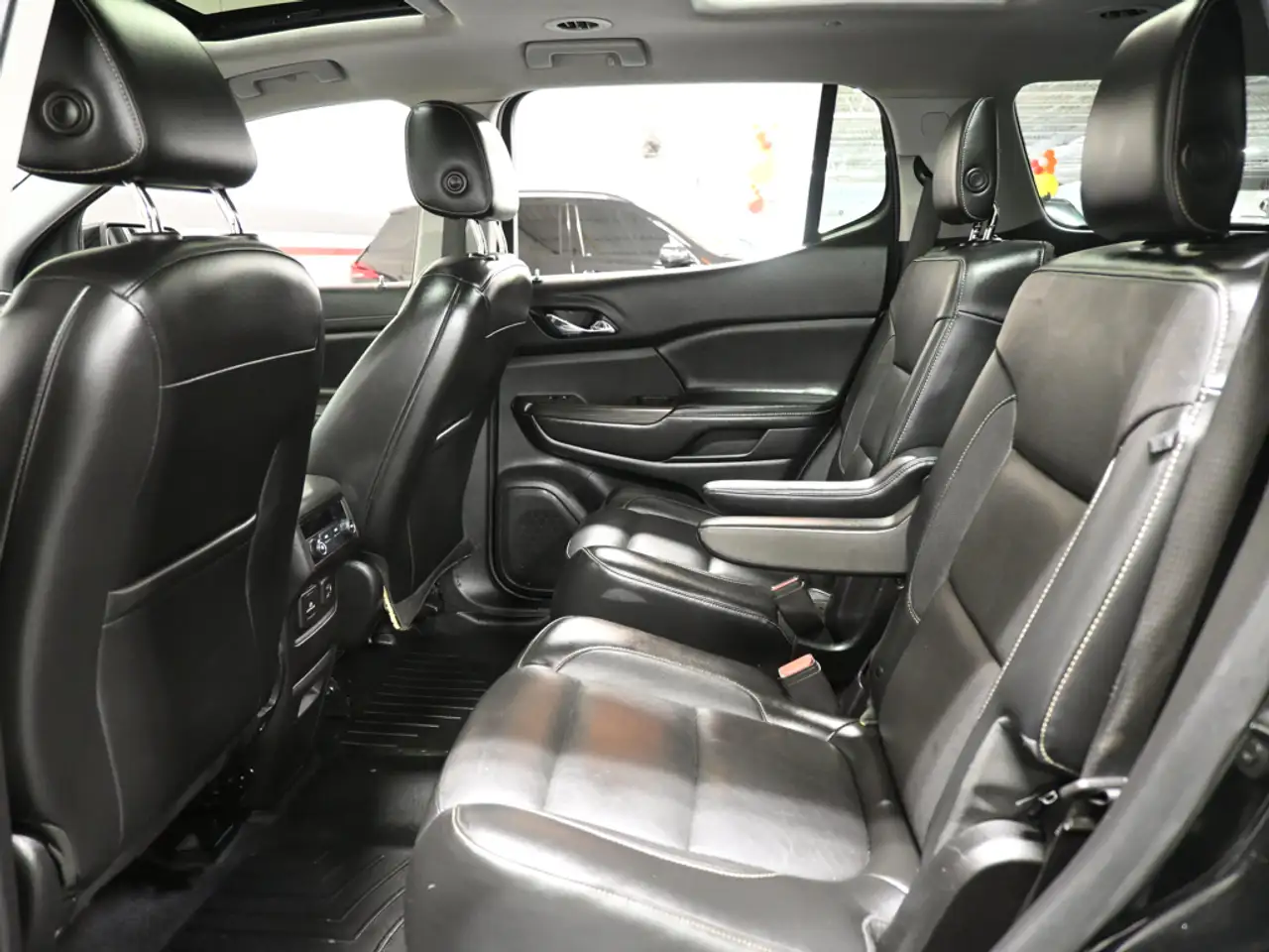 GMC Acadia снимка GMC Acadia