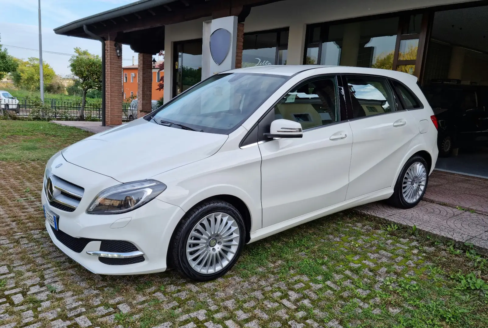 Mercedes-Benz B 200 Ngd Premium / Xeno / 17" / Telecamera Bianco - 1