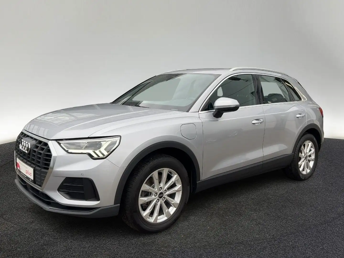Audi Q3 45 TFSI e S tronic S line Navi LED Sitzhzg Vi Silber - 2