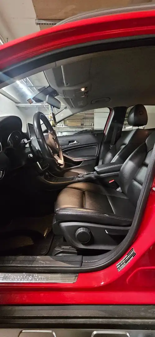 Mercedes-Benz GLA 180 Activity Edition Rot - 2