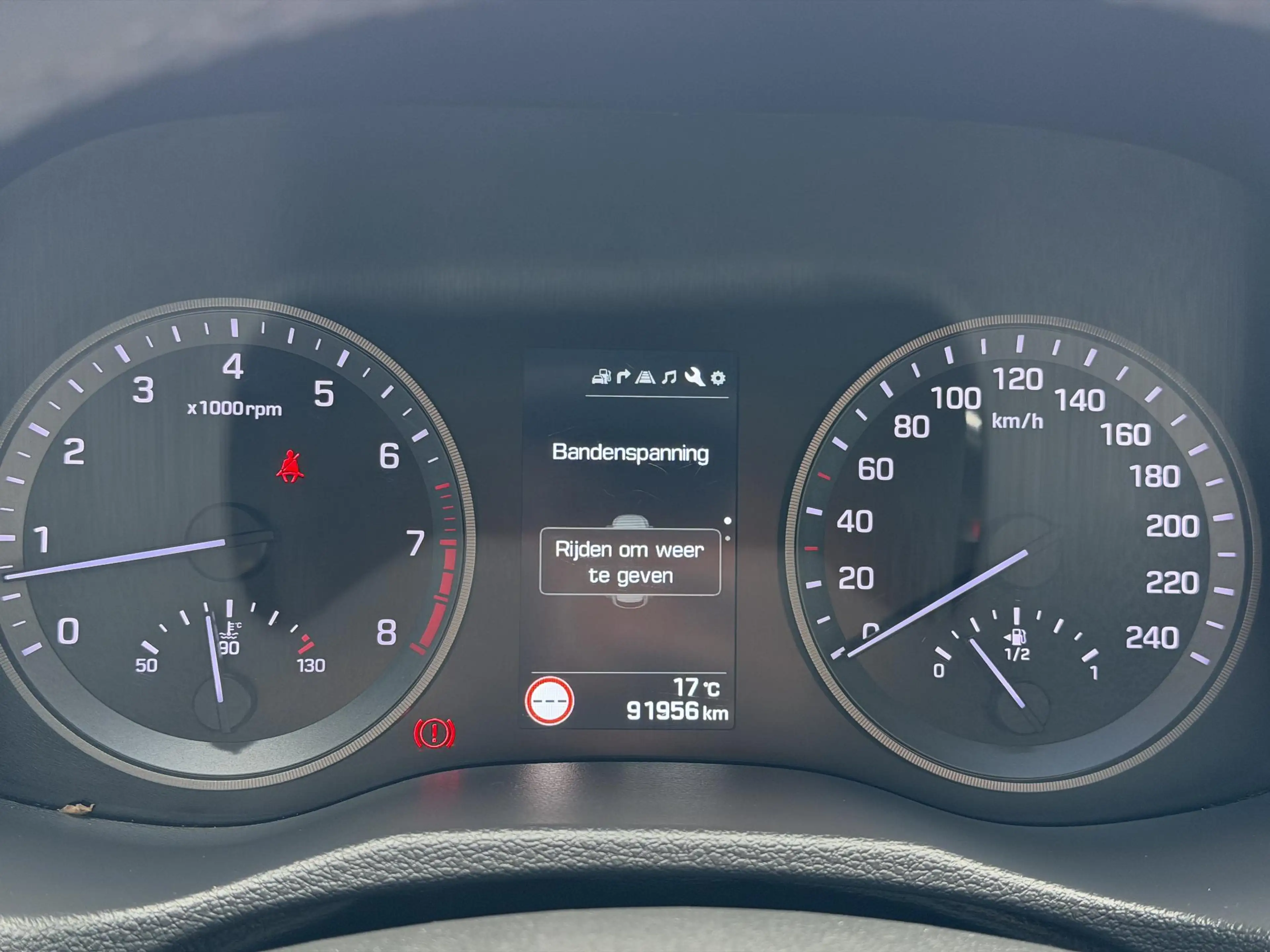 Hyundai TUCSON 1.6 T-GDi Comfort PANORAMADAK | CAMERA | TREKHAAK — photo 14