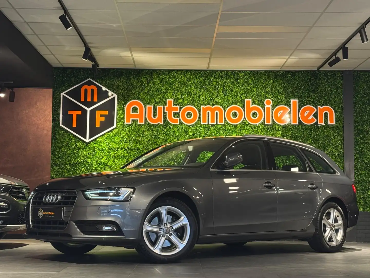Audi A4 Avant 1.8 TFSI Business Ed. 170 PK |TREKHAAK|XENON Grau - 1