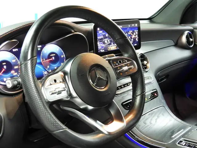 Mercedes-Benz 220 view 11