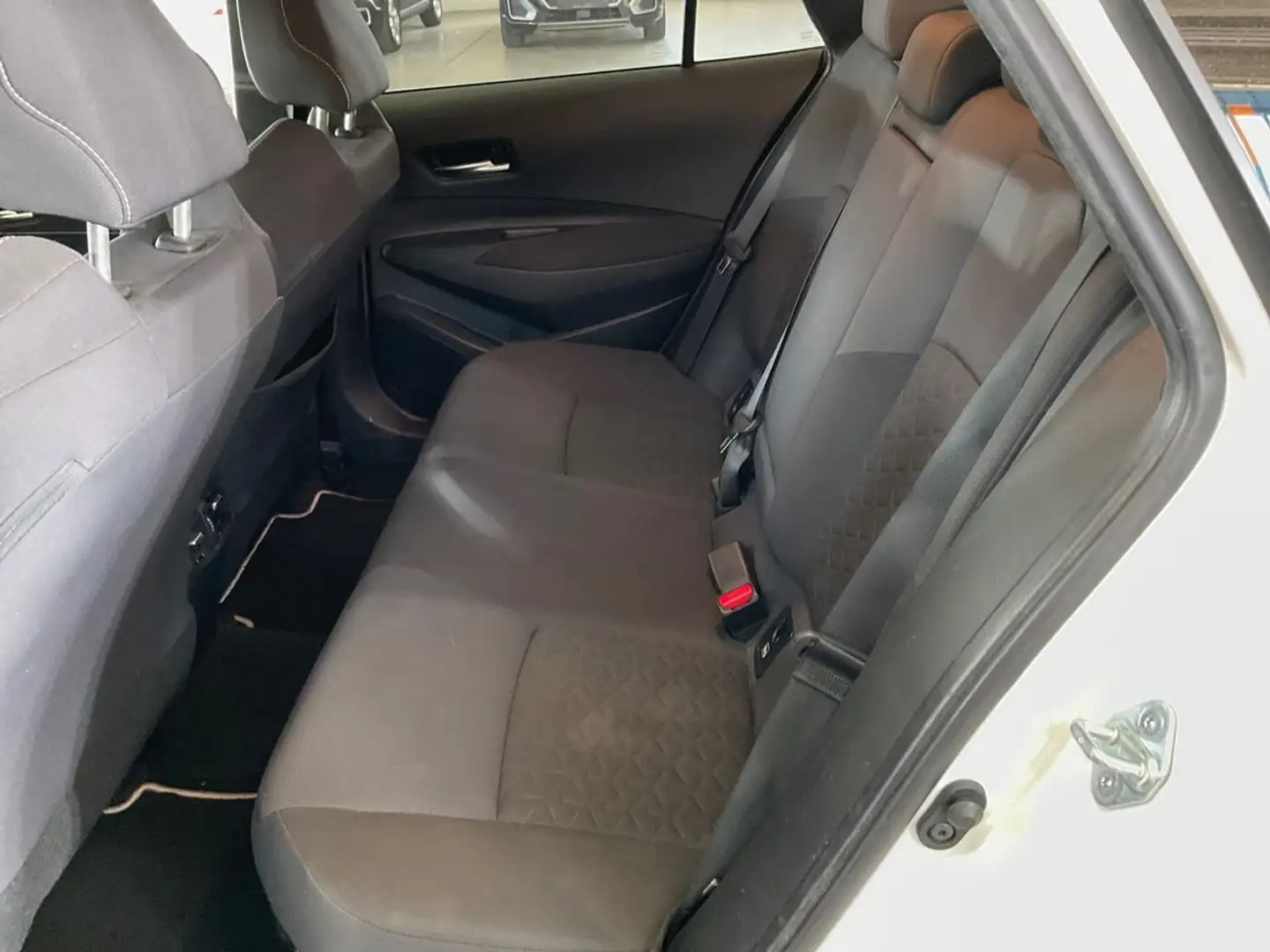 Toyota Corolla 2.0 Hybrid Comfort Weiß - 1