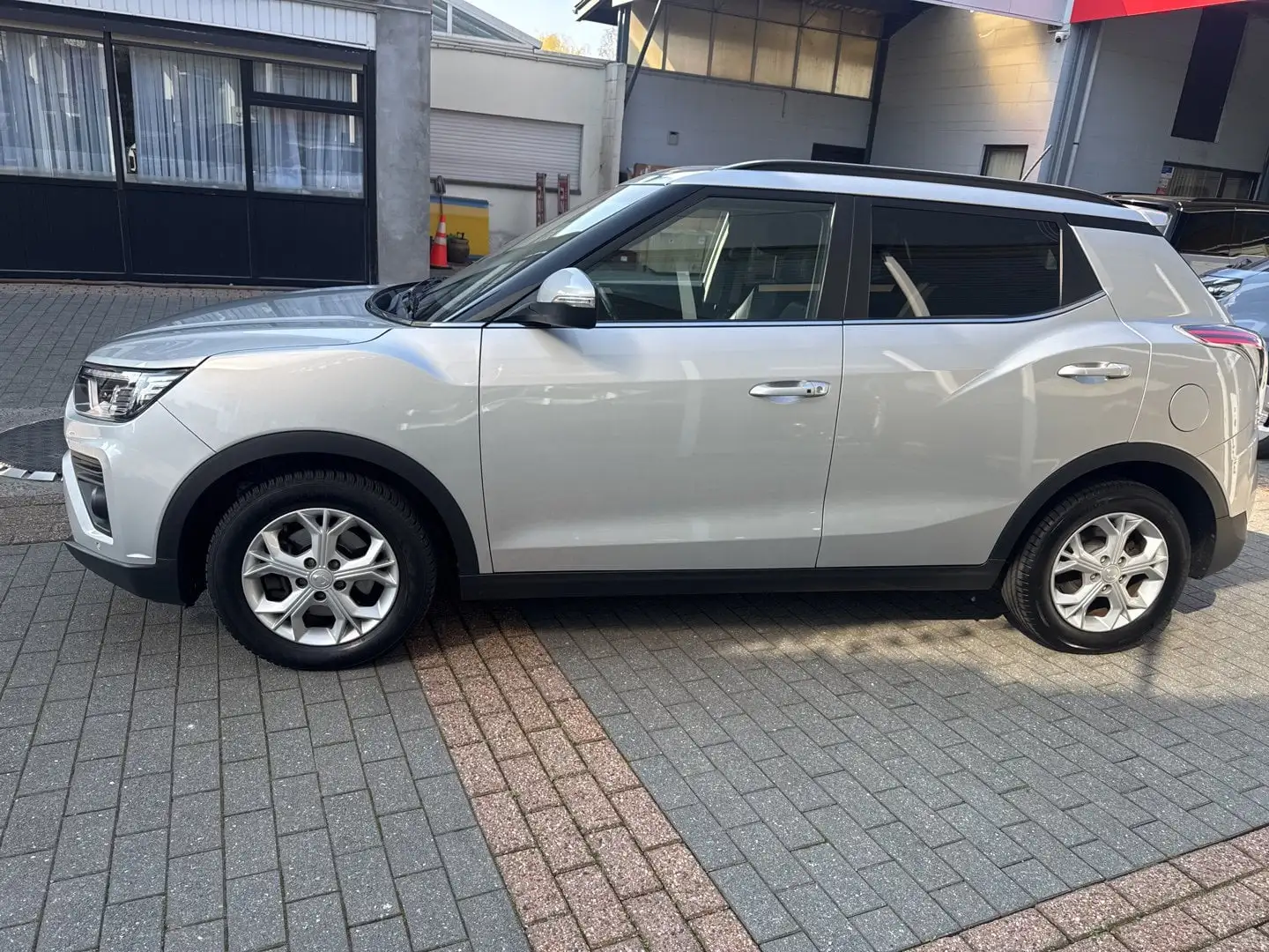 SsangYong Tivoli T-GDI Ruby 2WD Plateado - 2