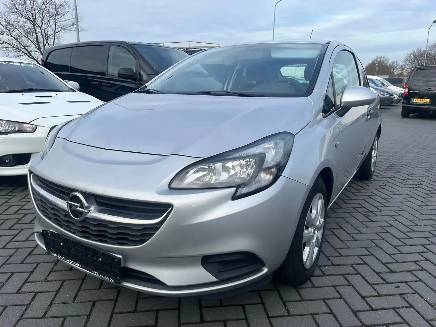 Opel Corsa 1,2i zilver 2015 68000 km Zilver - 2