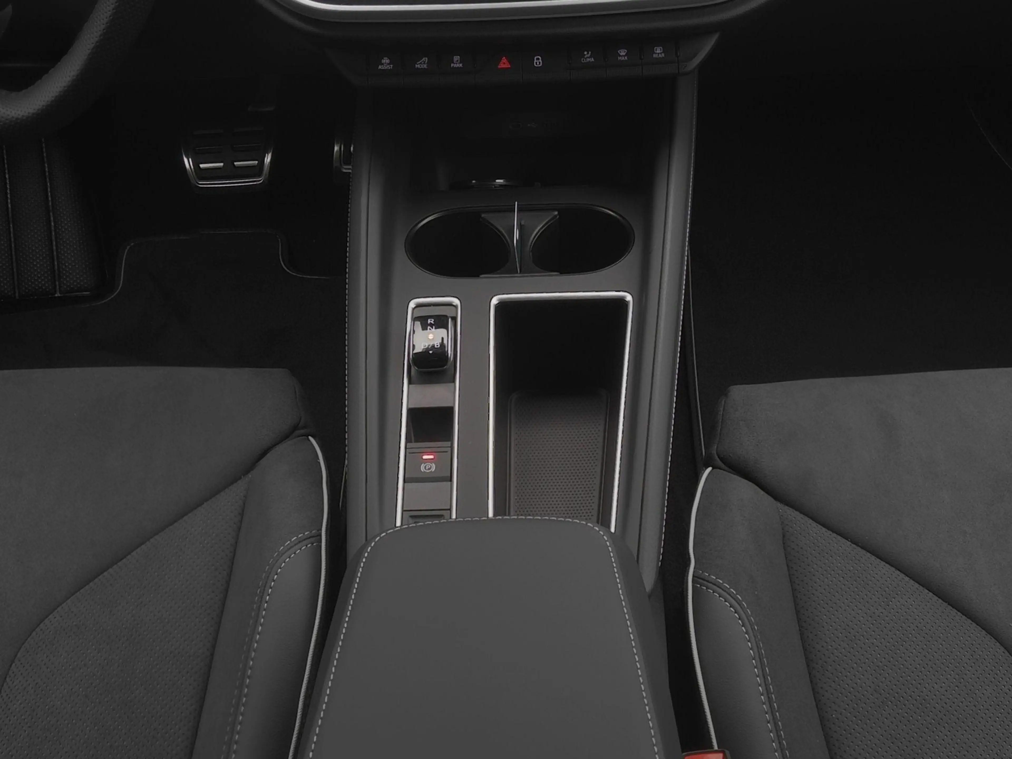 Skoda Elroq 85 Sportline | Trekhaak | Stoelverwarming | Camera — photo 9