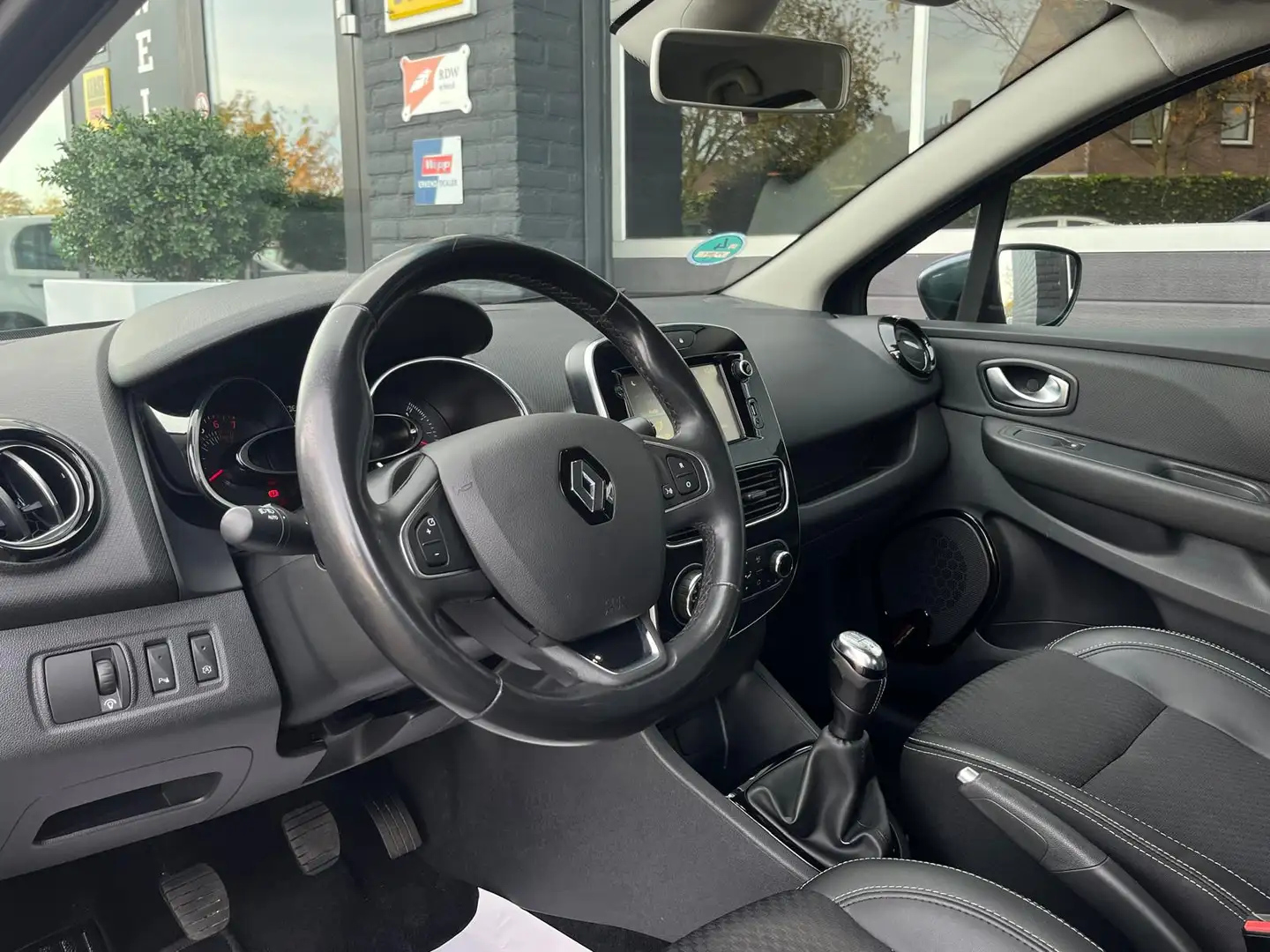 Renault Clio 0.9 TCe Bose, Bluetooth, Cruise, Navi, Stoelverwar Grijs - 2