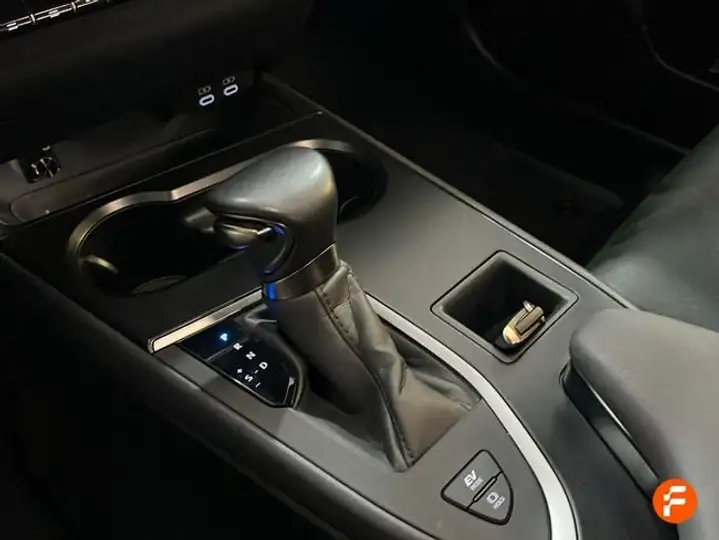 Lexus UX 2024, foto 16