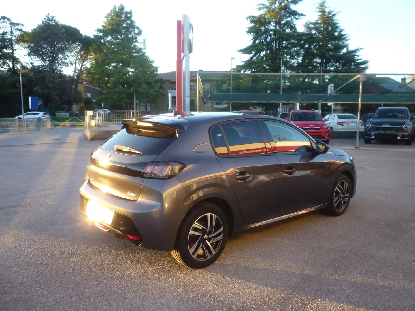 Peugeot 208 1.2 Puretech 100 CV Allure Grau - 2