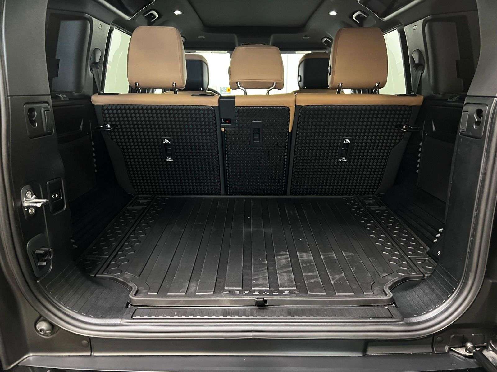 2026 Land Rover Defender 110 P400 X-DYNAMIC SE thumb 15