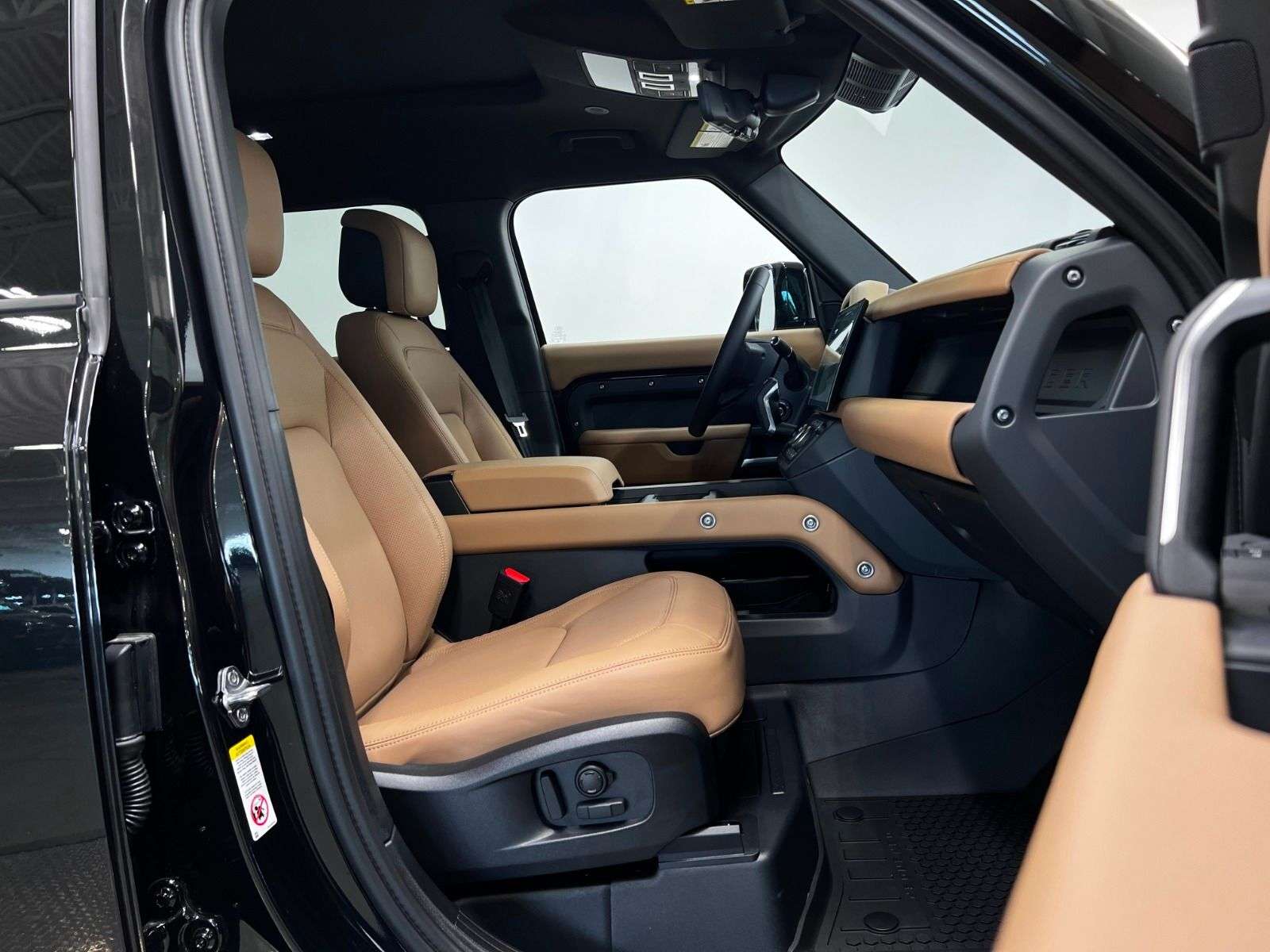 2026 Land Rover Defender 110 P400 X-DYNAMIC SE alt 5