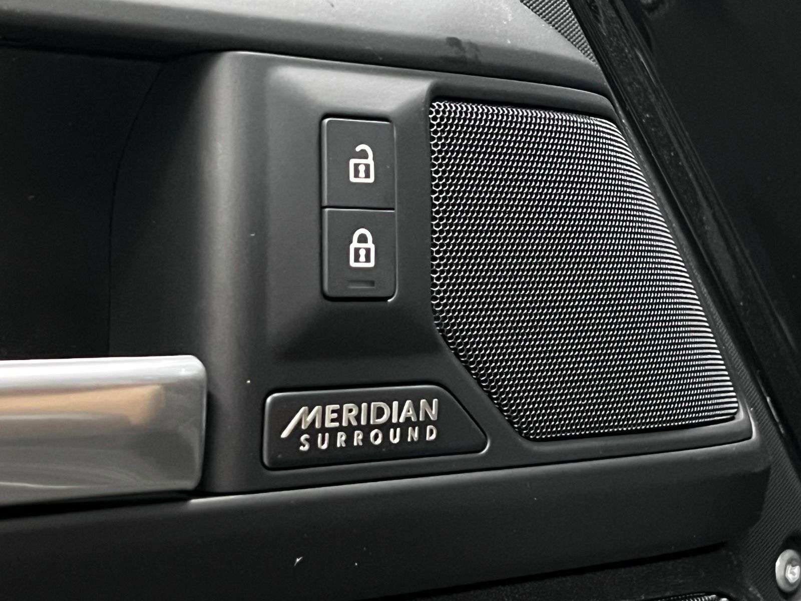 2026 Land Rover Defender 110 P400 X-DYNAMIC SE thumb 31