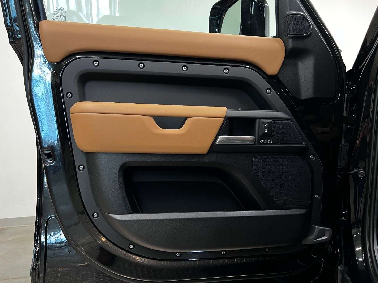 2026 Land Rover Defender 110 P400 X-DYNAMIC SE thumb 29