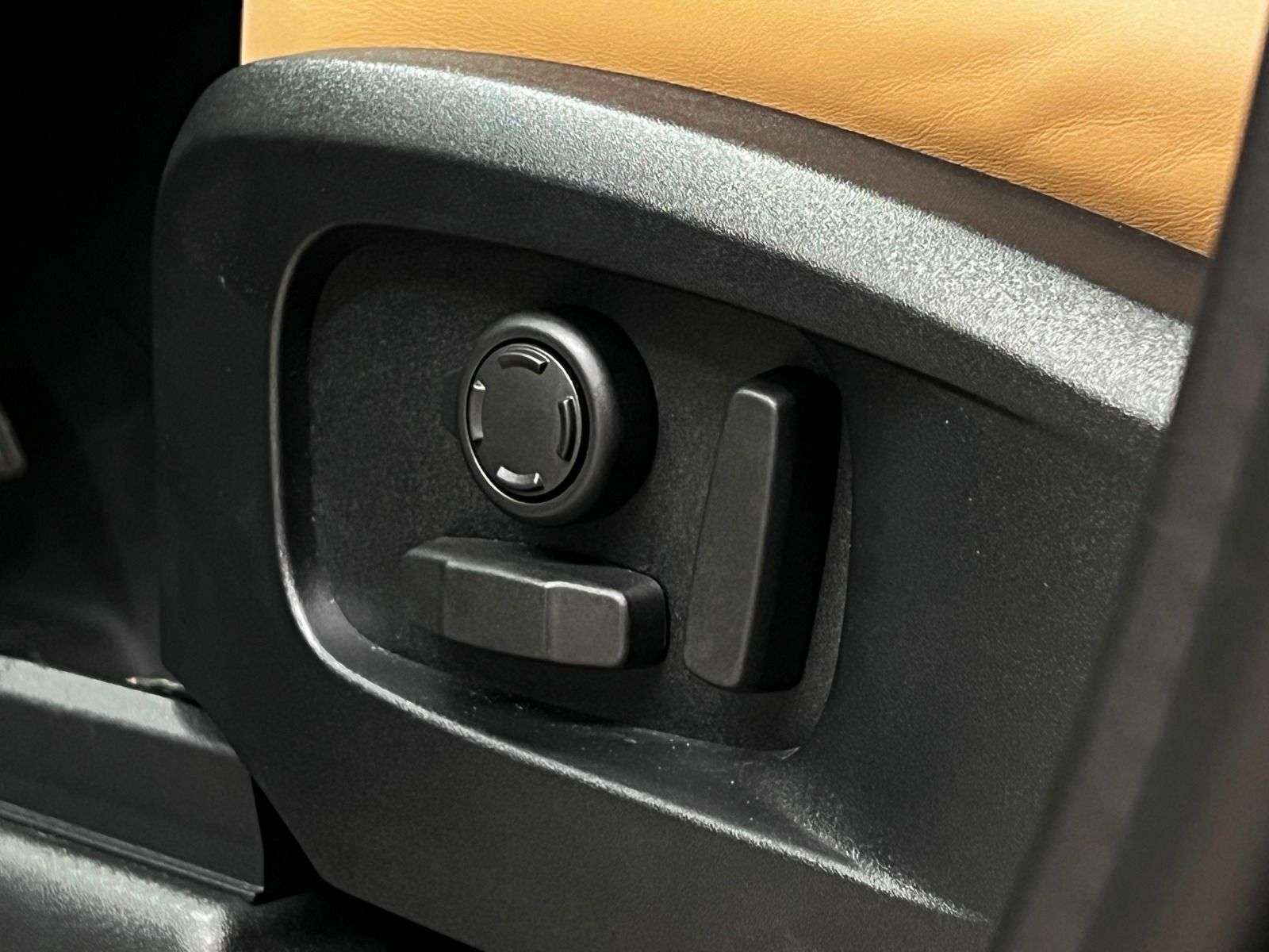 2026 Land Rover Defender 110 P400 X-DYNAMIC SE thumb 32