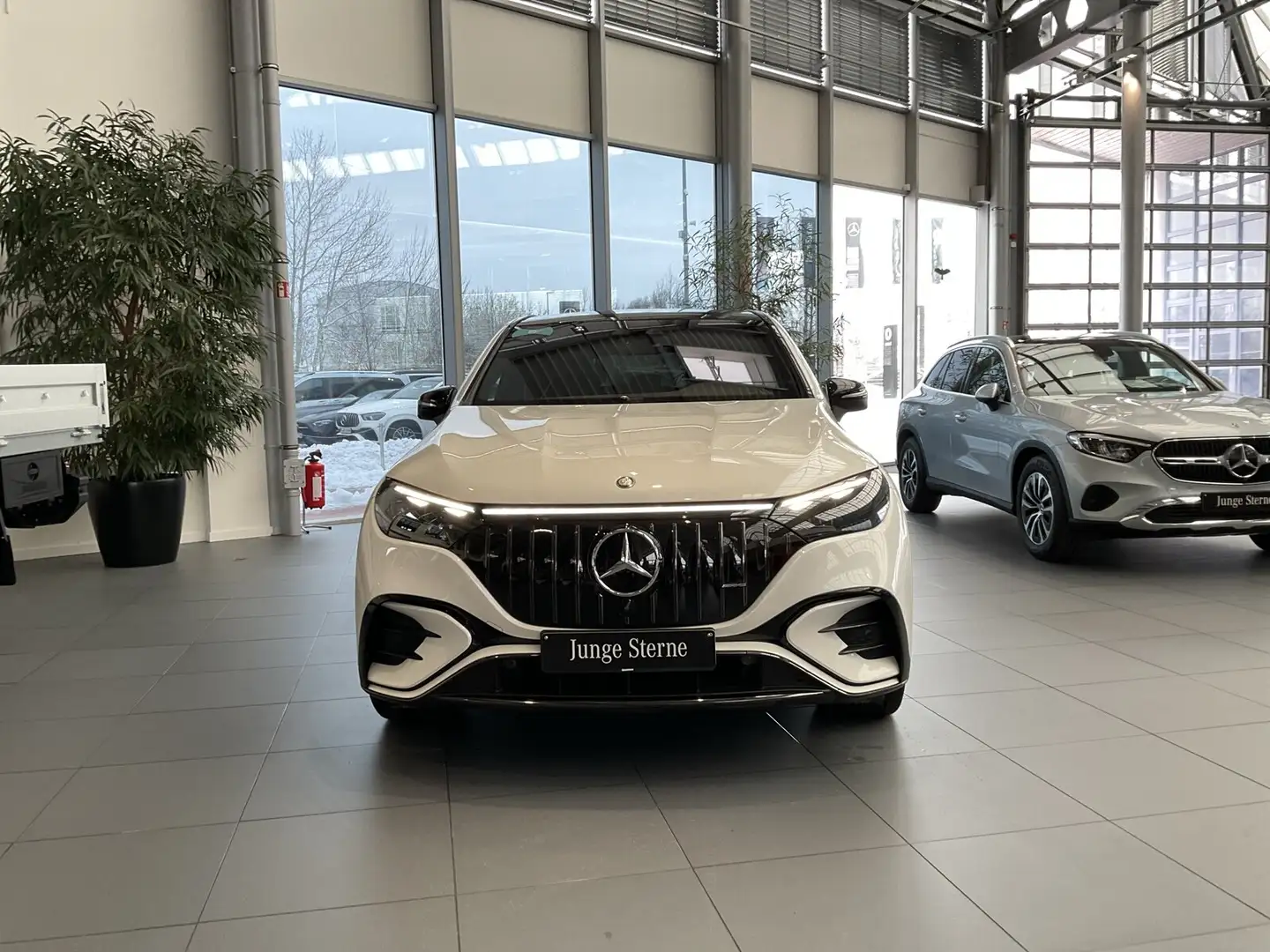 Mercedes-Benz EQE 43 EQE 43 4M SUV PanoD Distro Sound AHK SuperScreen Weiß - 2