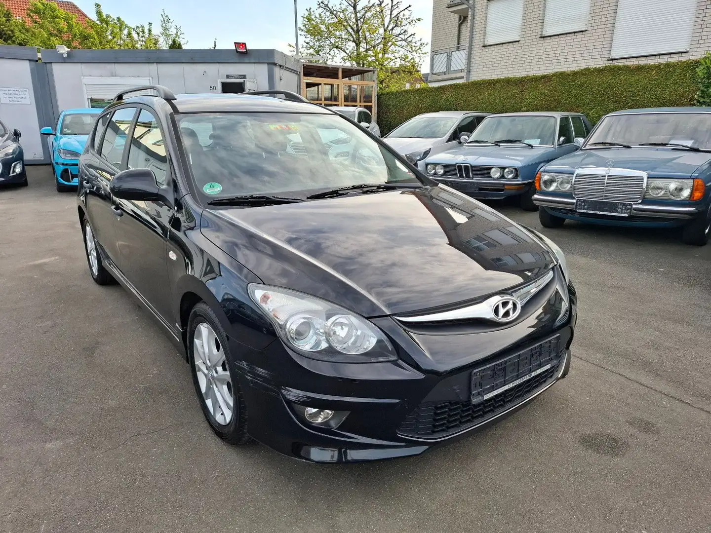 Hyundai i30 CW blue 1.6 CRDi 66 kW Classic Schwarz - 1
