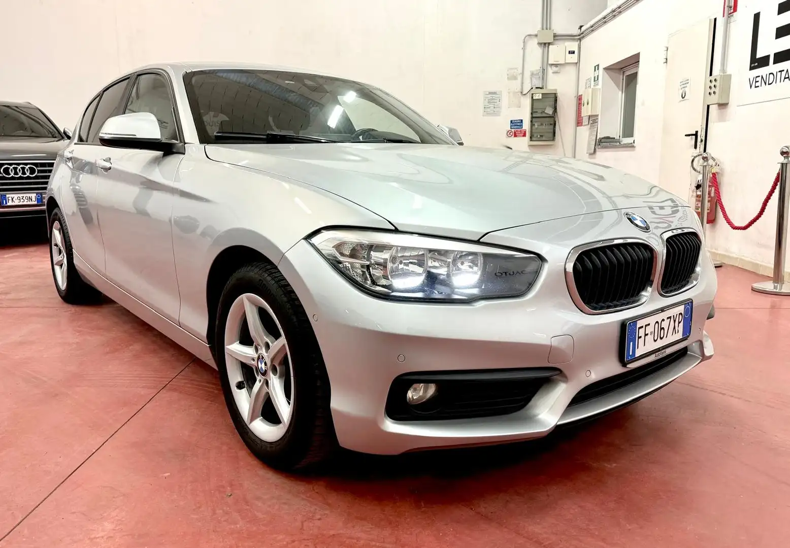 BMW 114 Serie 1 F/20-21 2015 114d Advantage 5p Argent - 1