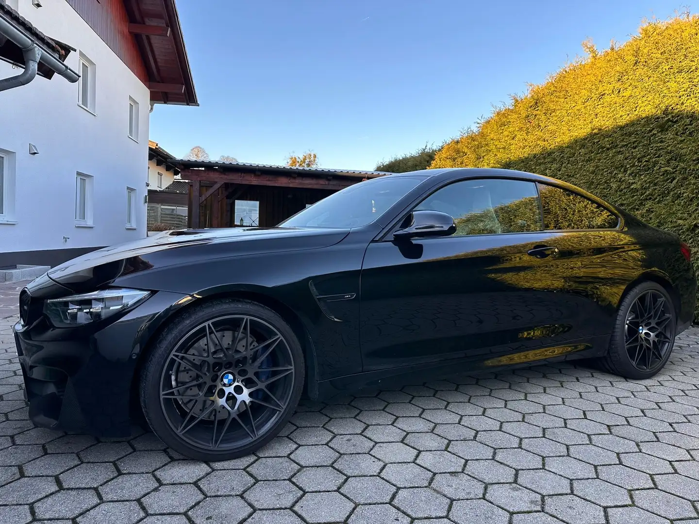 BMW M4 Competition Schwarz - 2