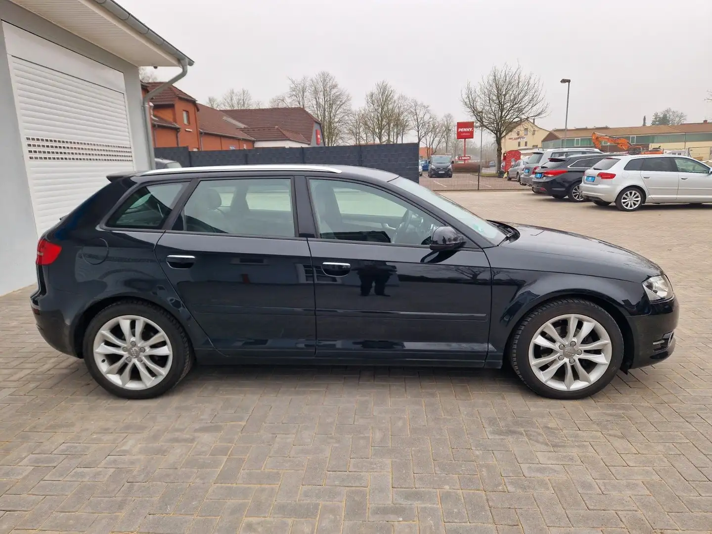 Audi A3 Sportback+Scheckheft+Xenon+TÜV neu Noir - 2