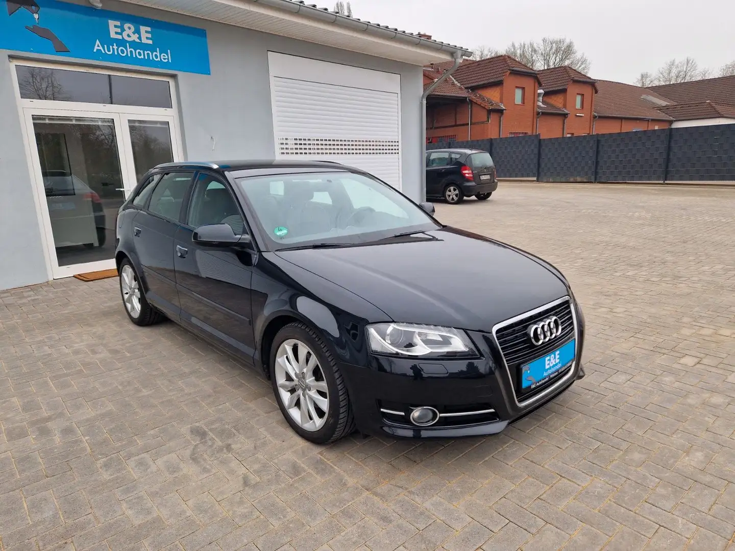 Audi A3 Sportback+Scheckheft+Xenon+TÜV neu Noir - 1