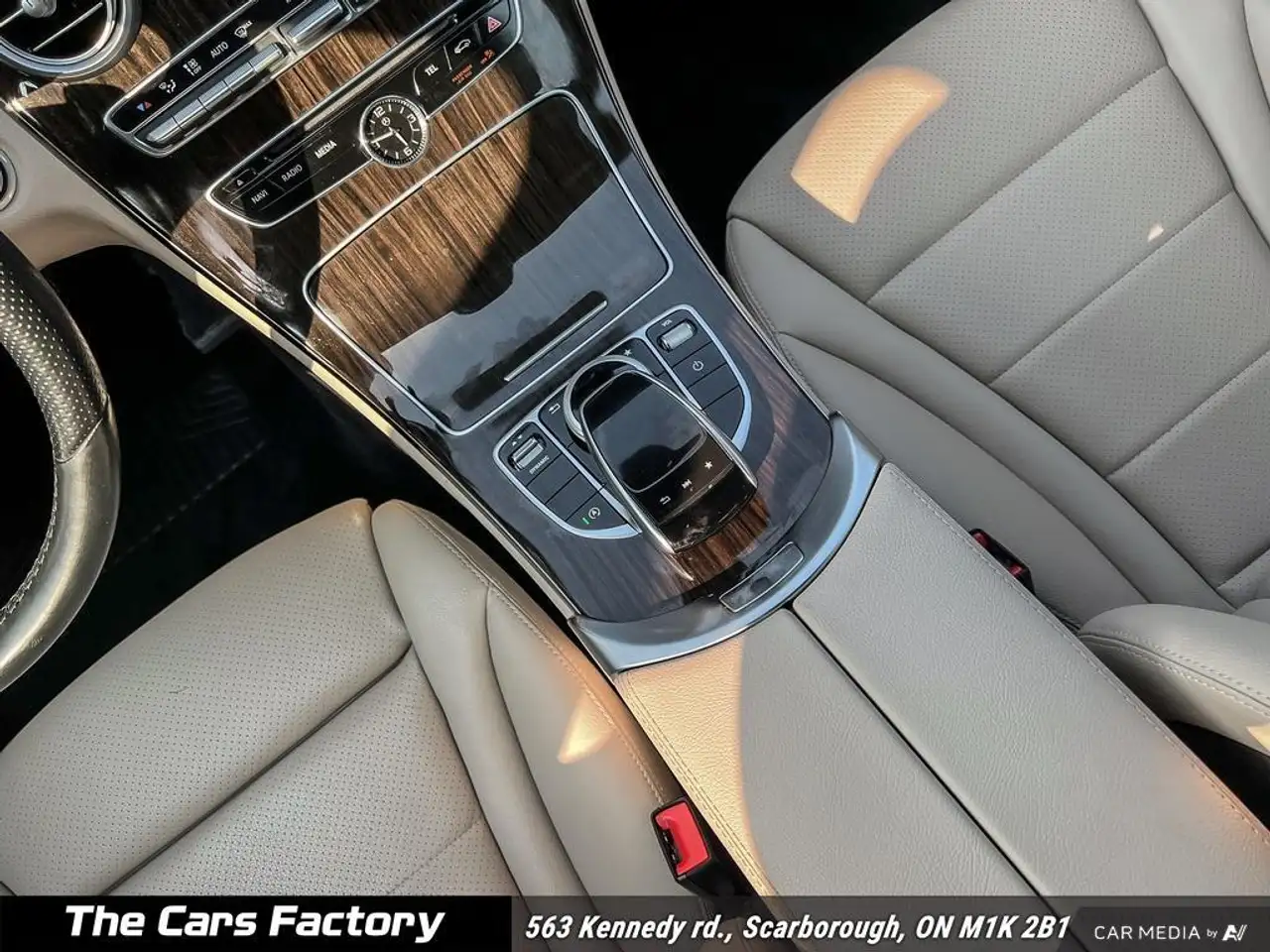 Mercedes-Benz C-Class снимка Mercedes-Benz C-Class