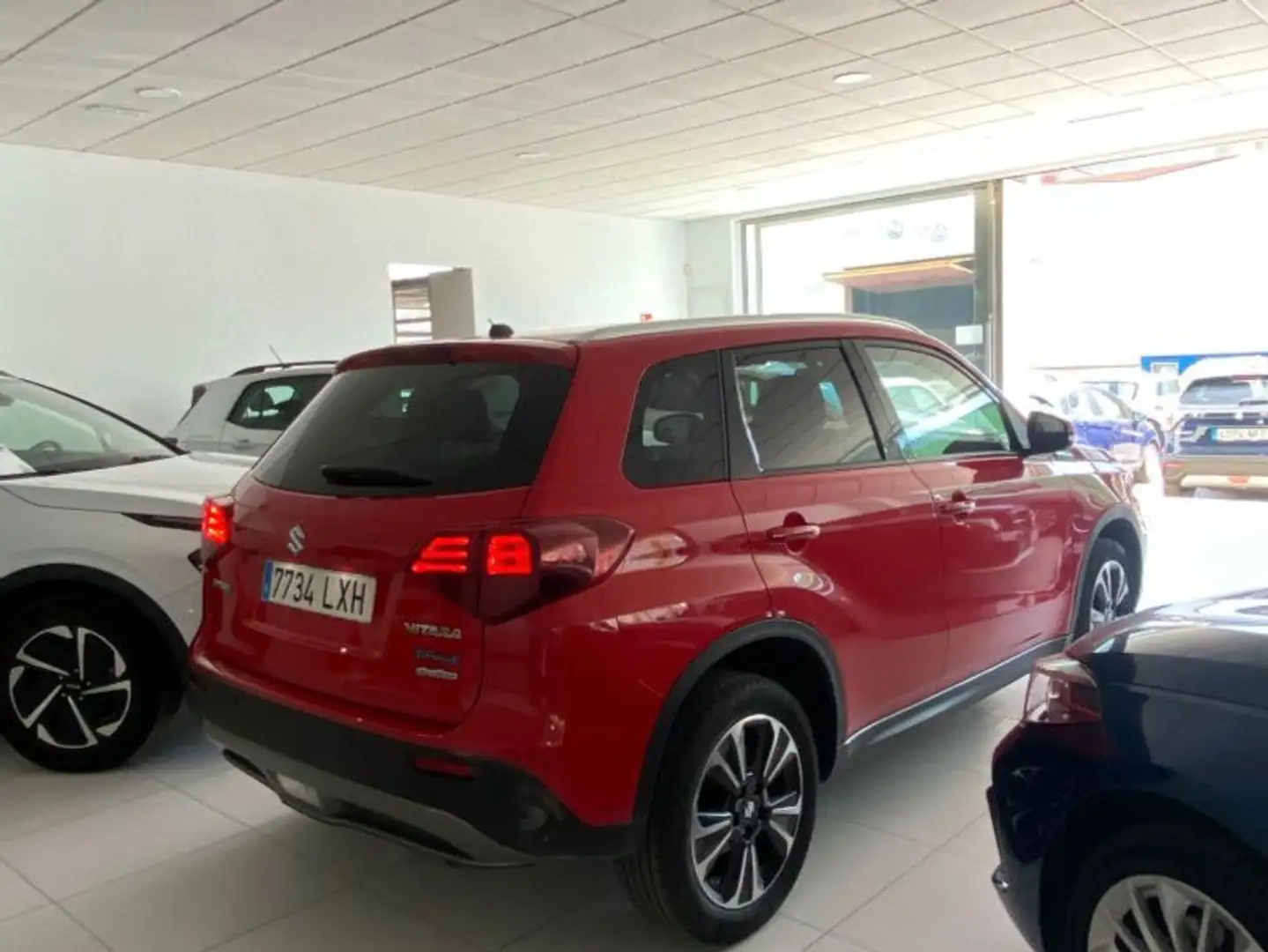Suzuki Vitara 1.5L GLX Strong Hybrid 4WD Rojo - 2