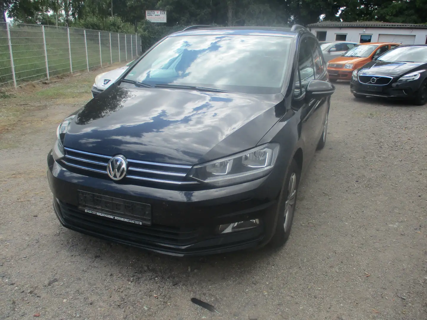 Volkswagen Touran 1.4 TSI (BlueMotion Technology) 1.Hand Schwarz - 1