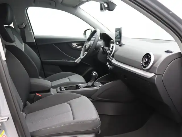 Audi Q2 view 9