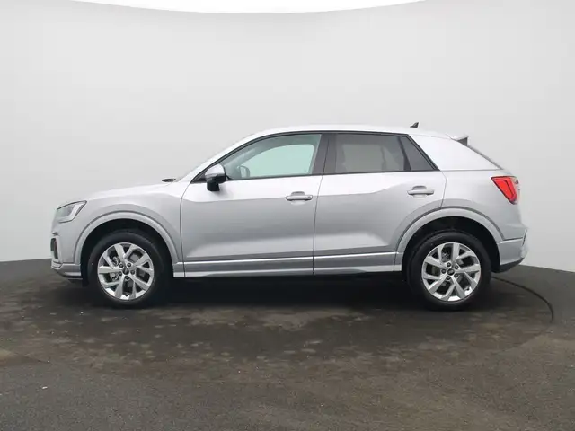 Audi Q2 view 4