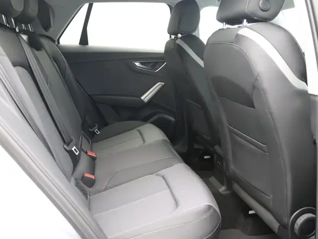 Audi Q2 view 8