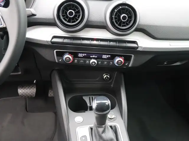 Audi Q2 view 14