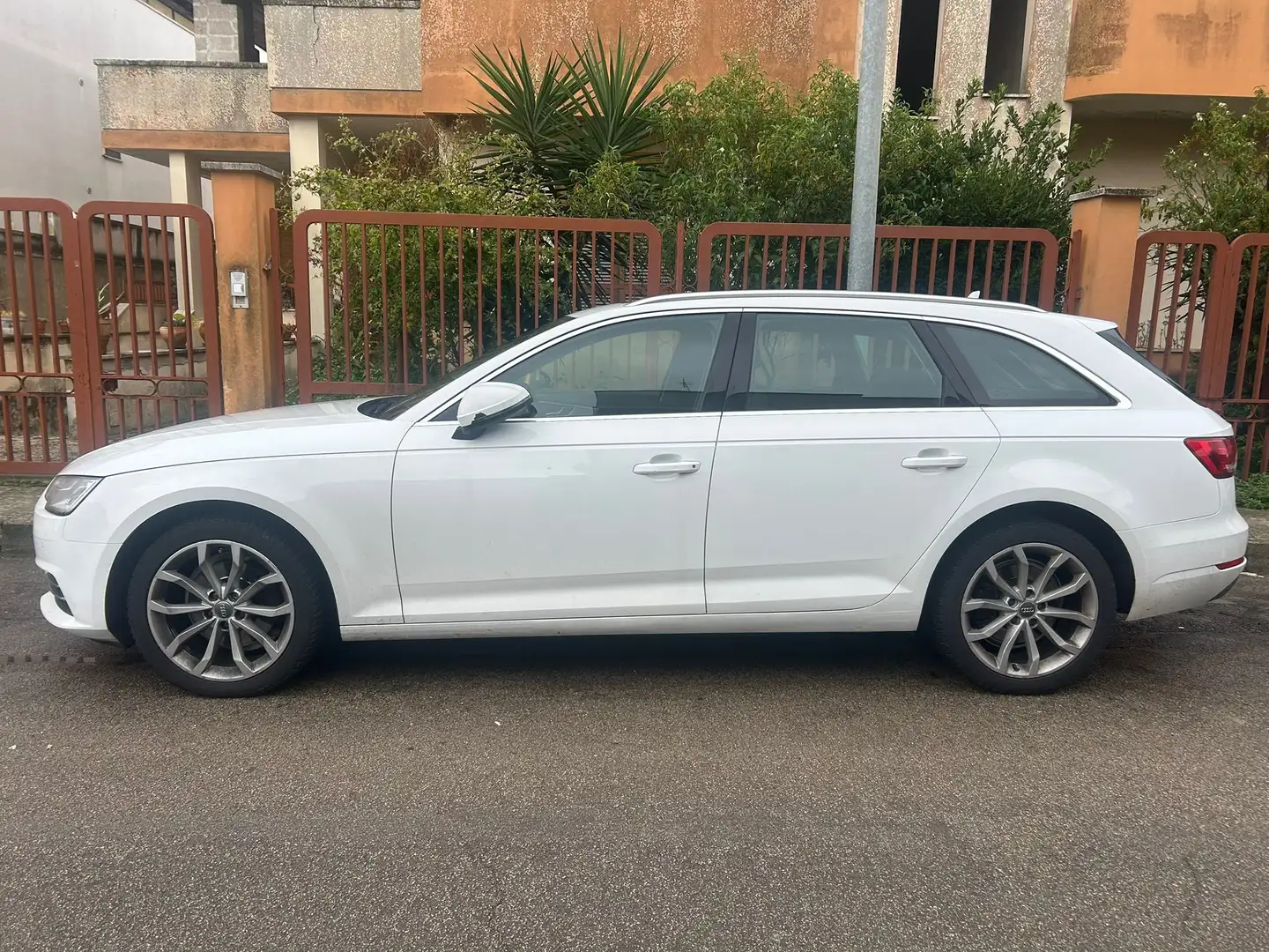 Audi A4 Avant 2.0 TDI 150CV Aut. Sport *TETTO APRIBILE Bianco - 2