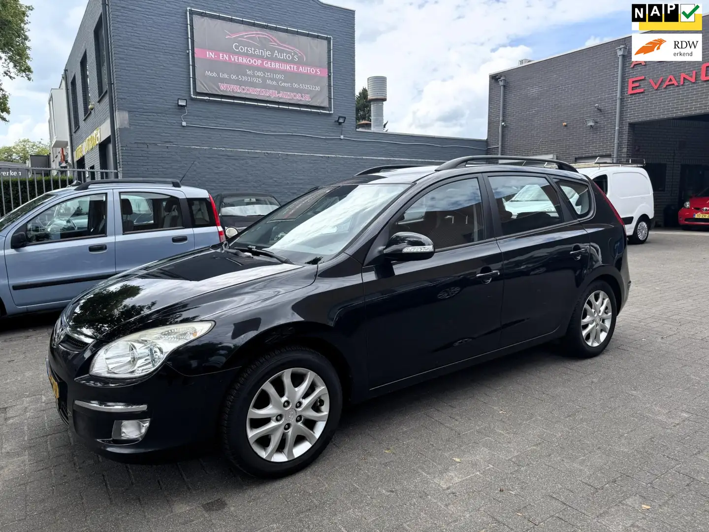 Hyundai i30 CW 1.6i Style Airco Zwart - 1