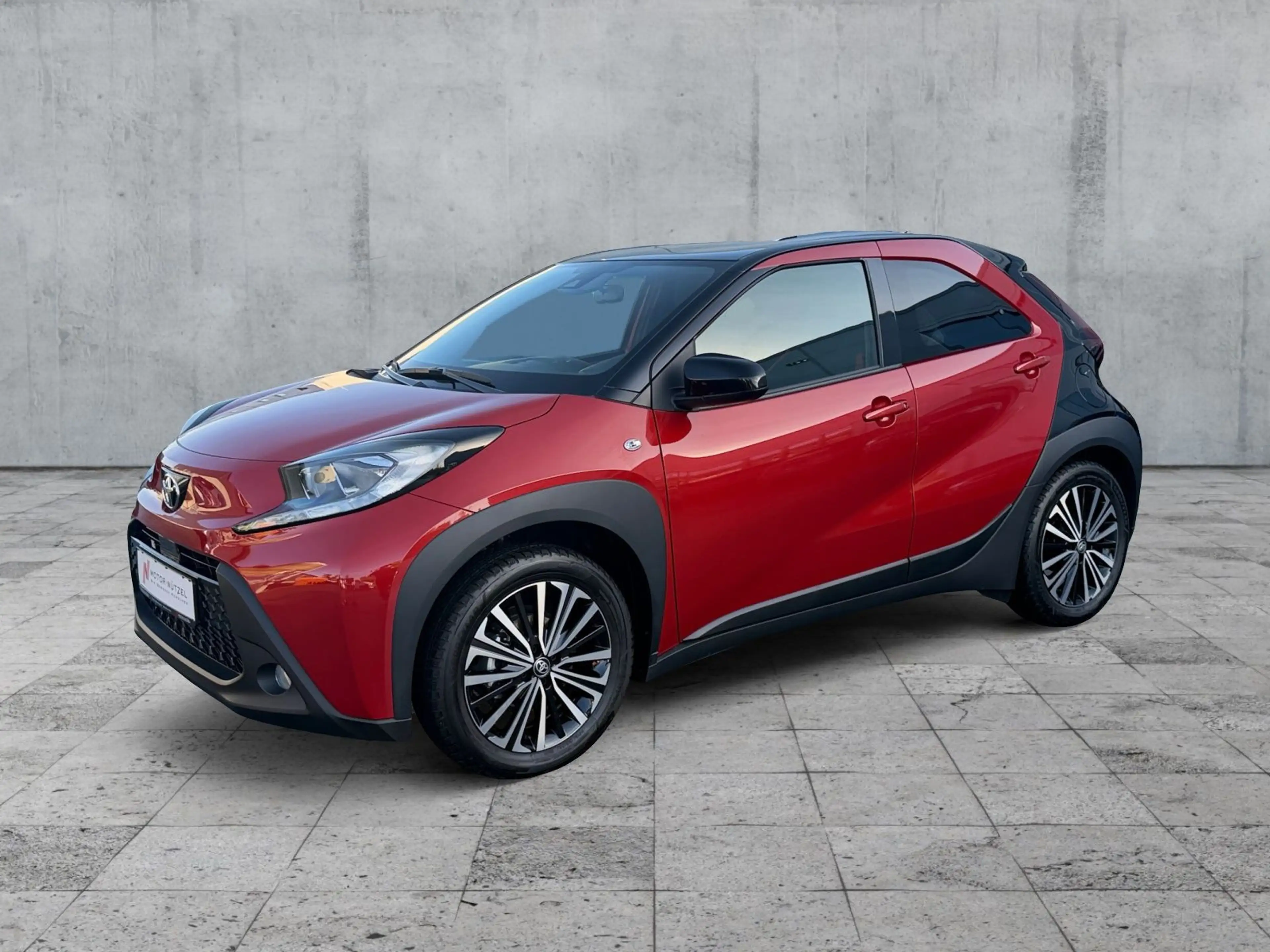Toyota Aygo X 1.0 TEAMPLAYER ACC+RFK+APP+DAB+SHZ+MFL — photo 2