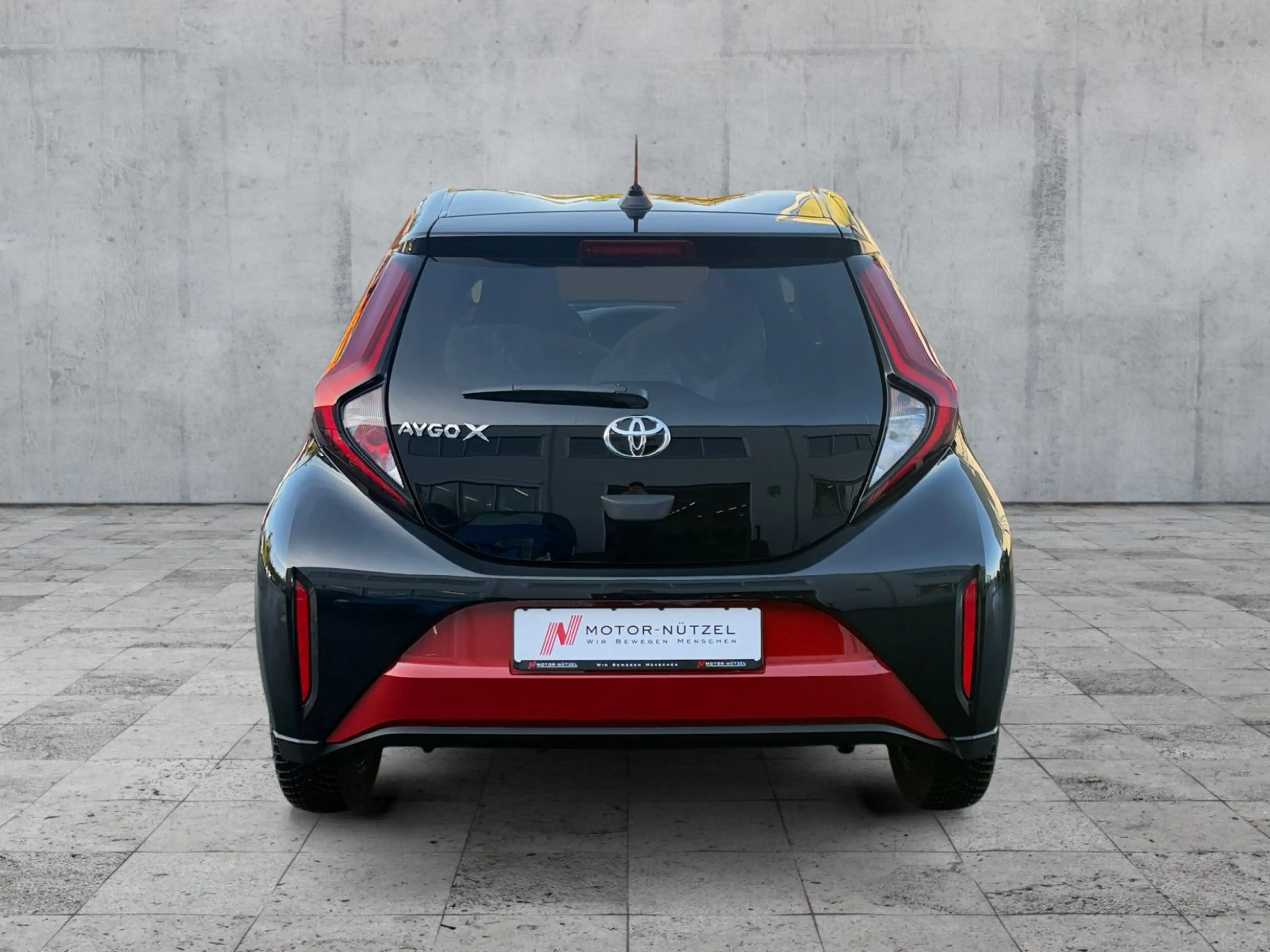 Toyota Aygo X 1.0 TEAMPLAYER ACC+RFK+APP+DAB+SHZ+MFL — photo 5