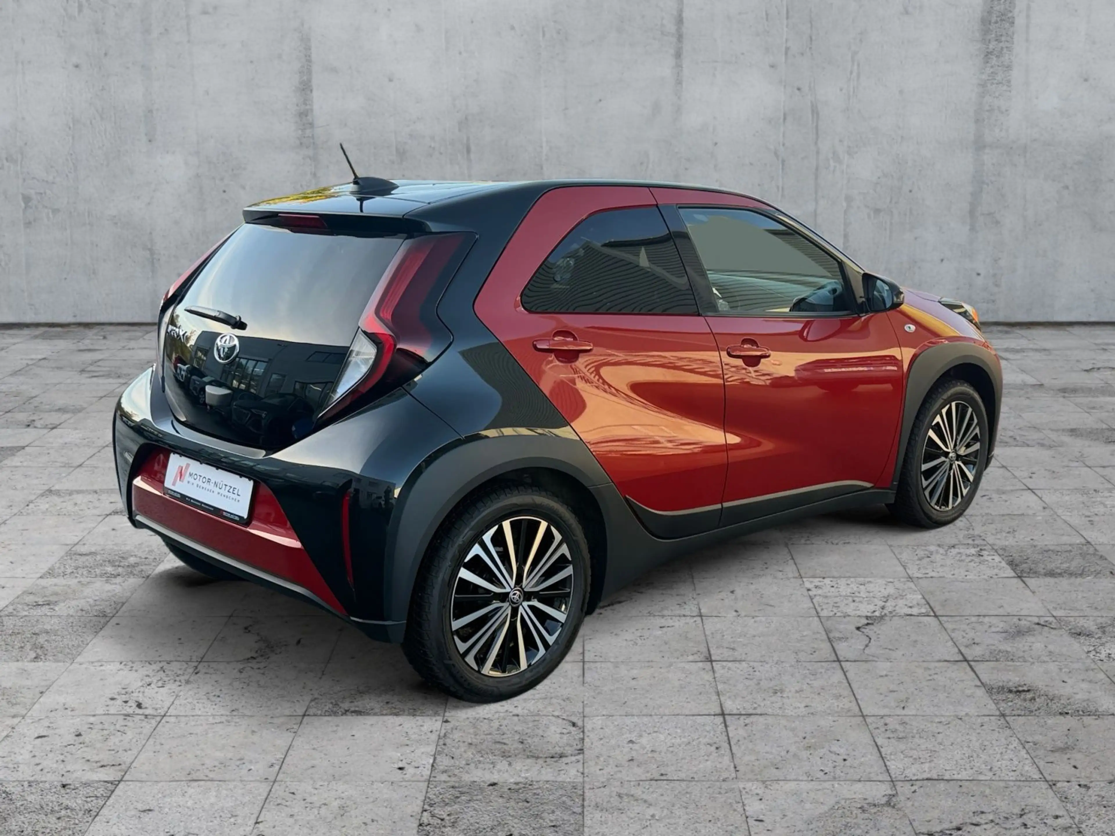 Toyota Aygo X 1.0 TEAMPLAYER ACC+RFK+APP+DAB+SHZ+MFL — photo 6