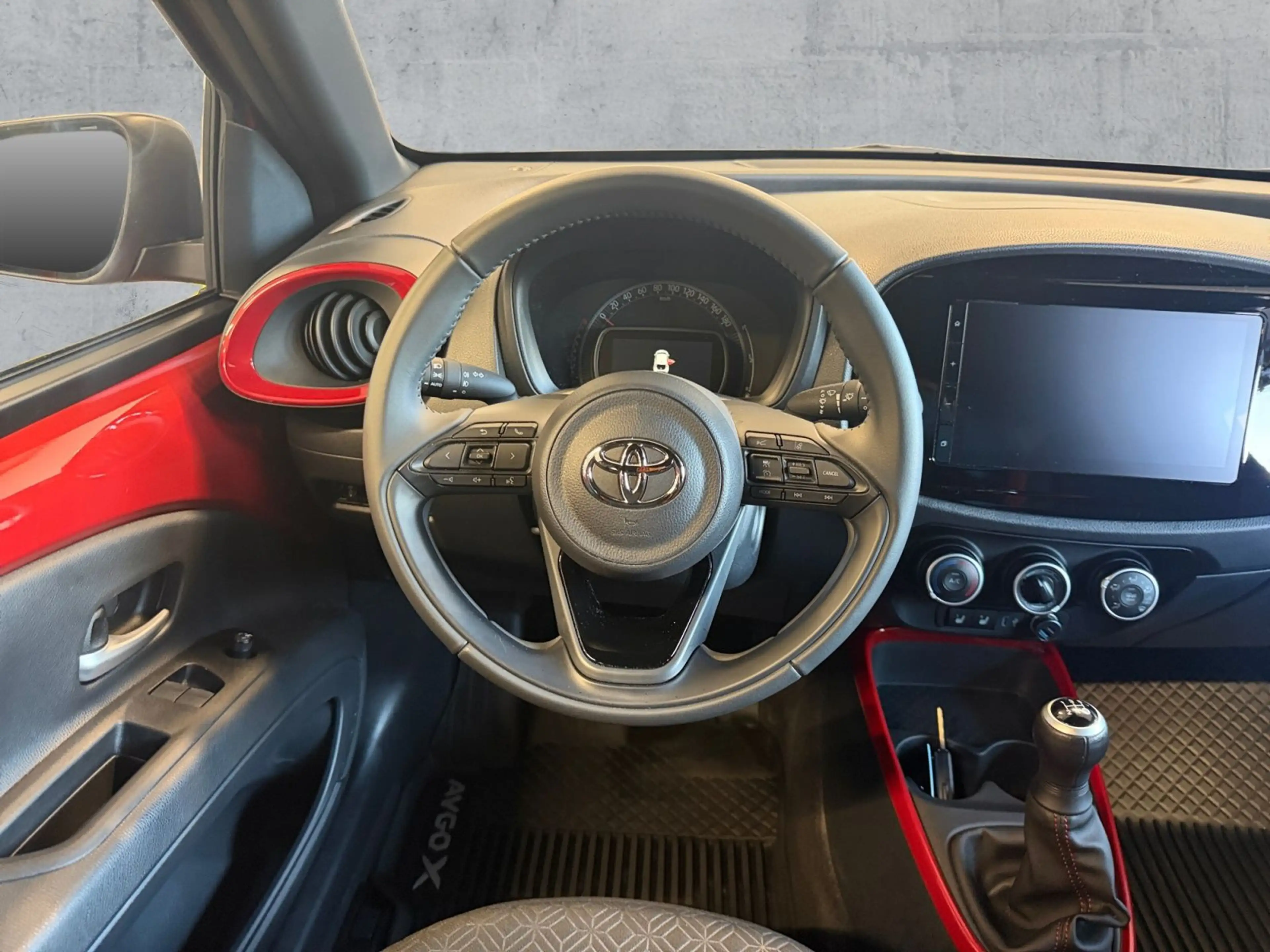 Toyota Aygo X 1.0 TEAMPLAYER ACC+RFK+APP+DAB+SHZ+MFL — photo 10