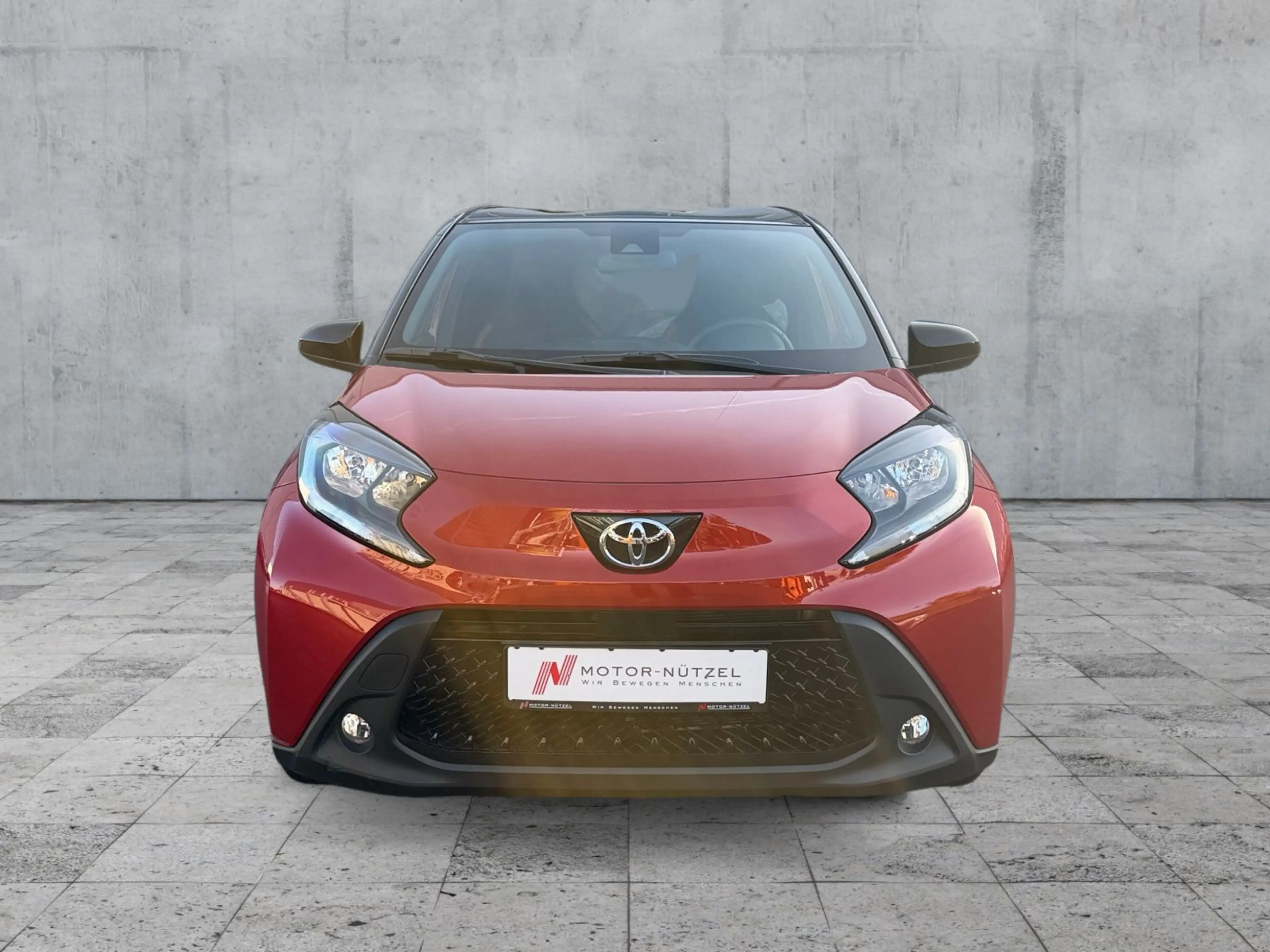Toyota Aygo X 1.0 TEAMPLAYER ACC+RFK+APP+DAB+SHZ+MFL — photo 3