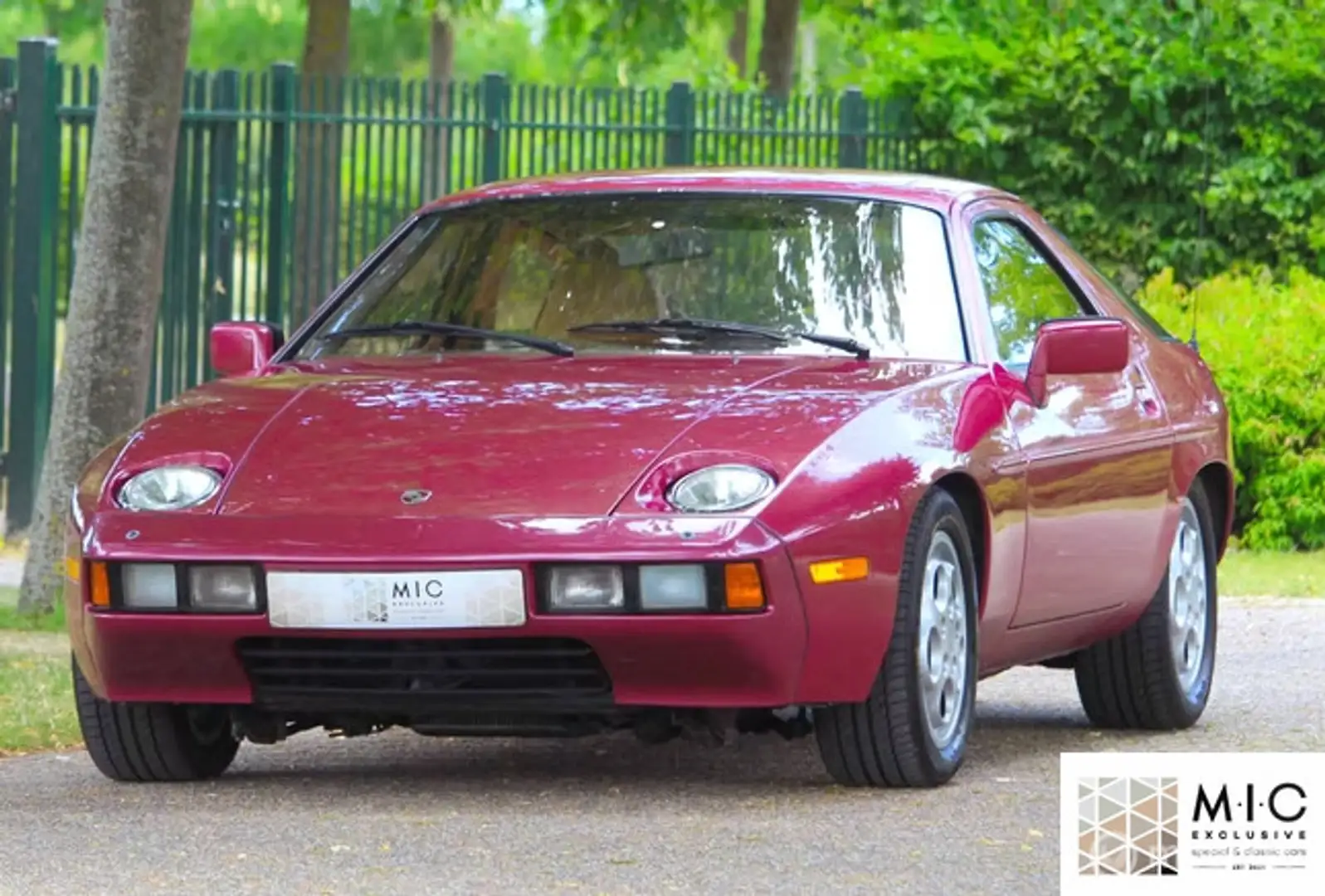 Porsche 928 4.5 Coupé | Weinrot metallic | Inruil Mogelijk Rood - 1