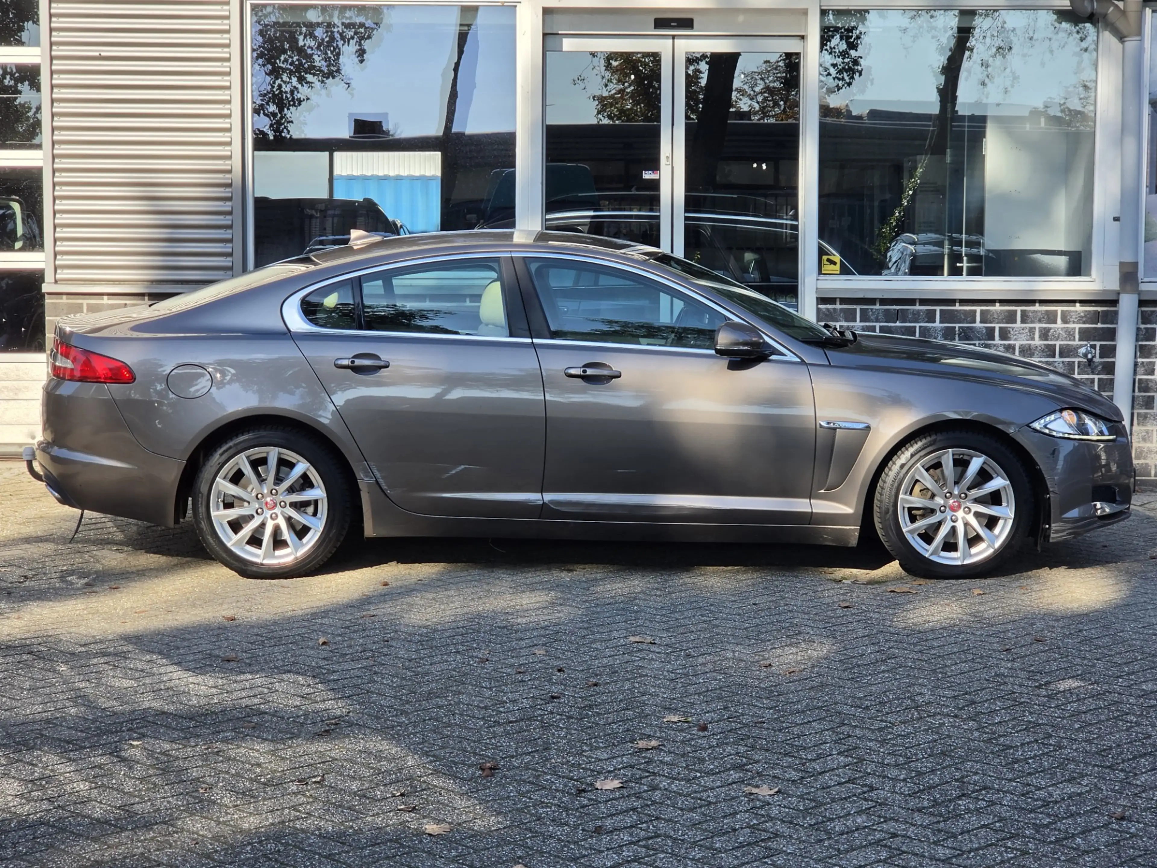 Jaguar XF 2.2D Automaat Leder Licht Schaaf Schade Nap — photo 6