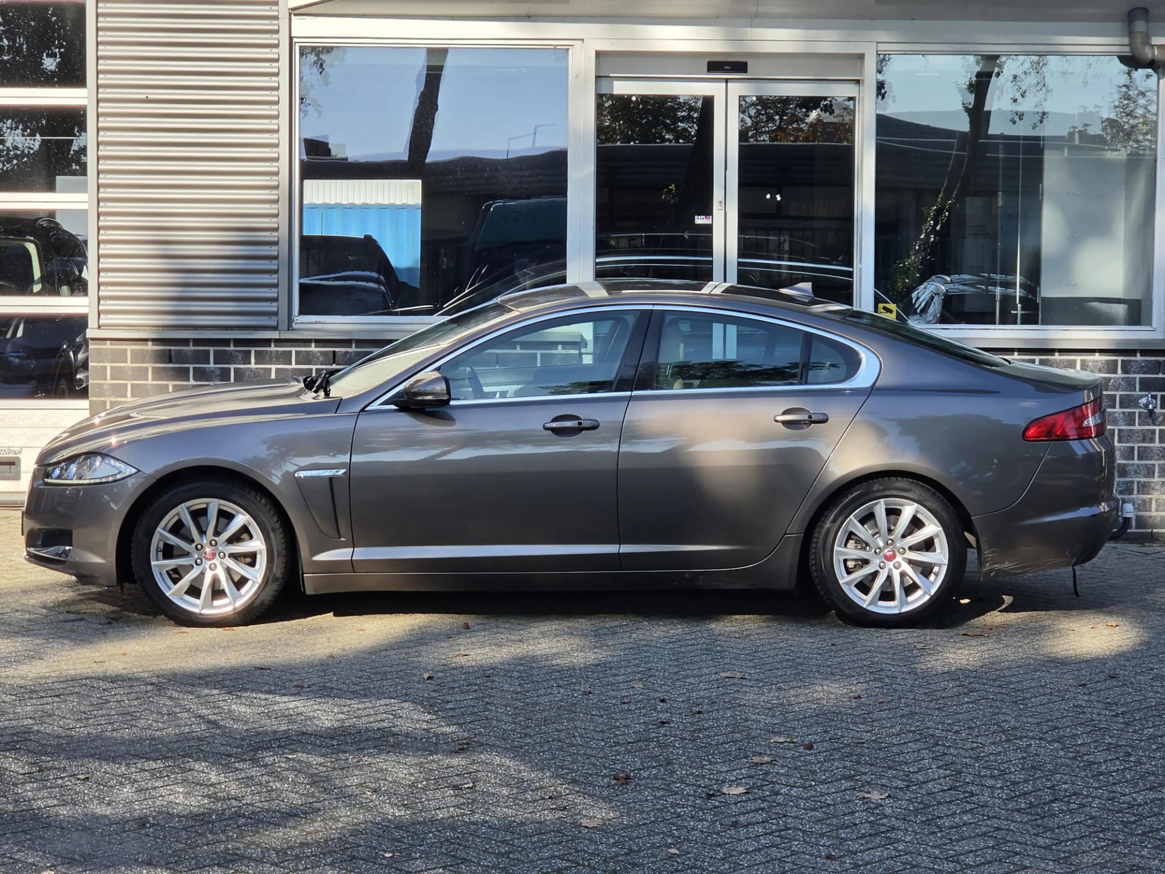 Jaguar XF 2.2D Automaat Leder Licht Schaaf Schade Nap — photo 3