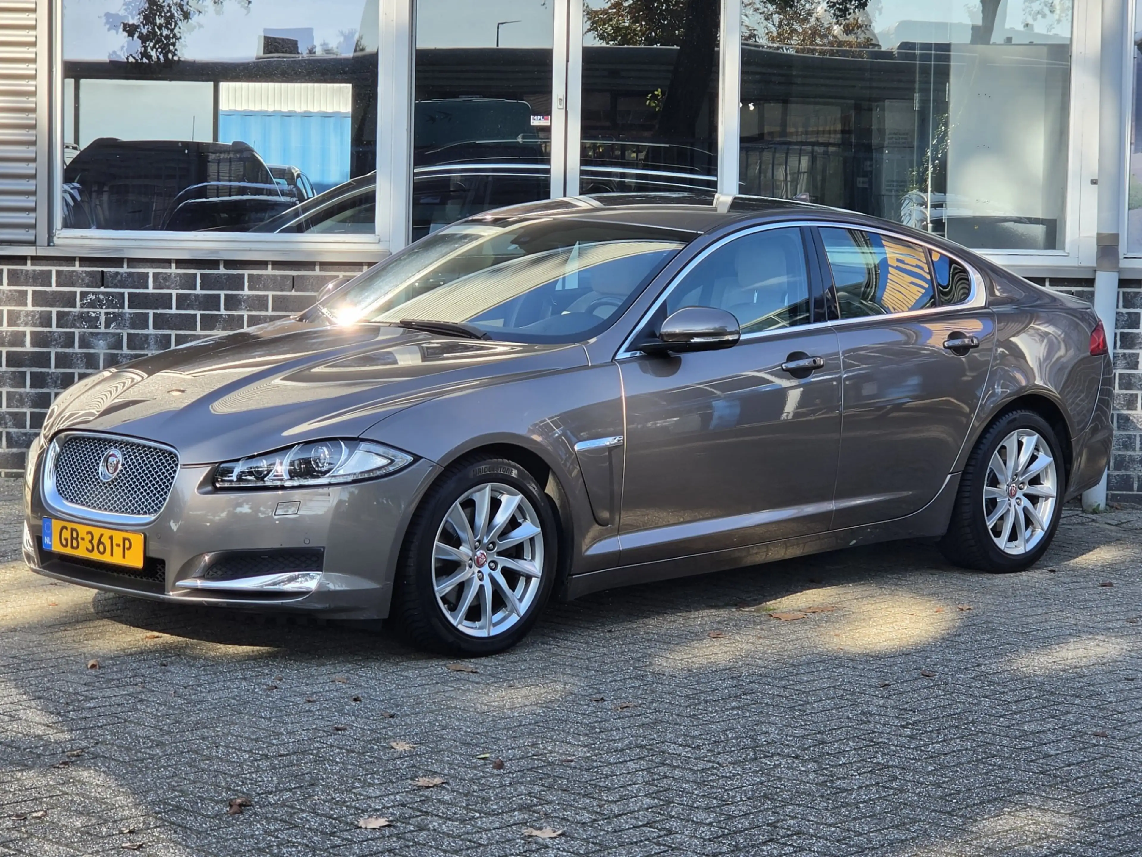Jaguar XF 2.2D Automaat Leder Licht Schaaf Schade Nap — photo 2