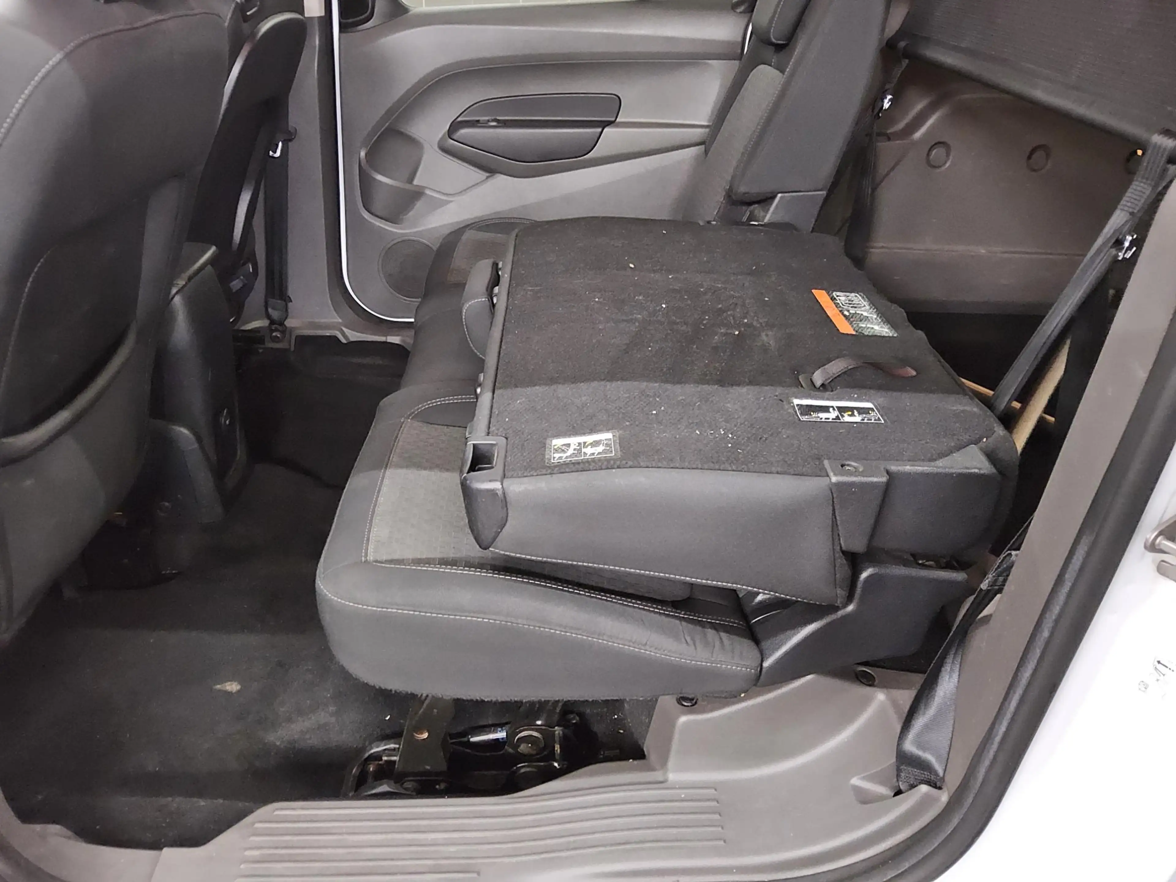 Ford Grand Tourneo GRAND TOURNEO CONNEC NAVI KLIMAAUT RADIO VC PDC AHK RfK — photo 12