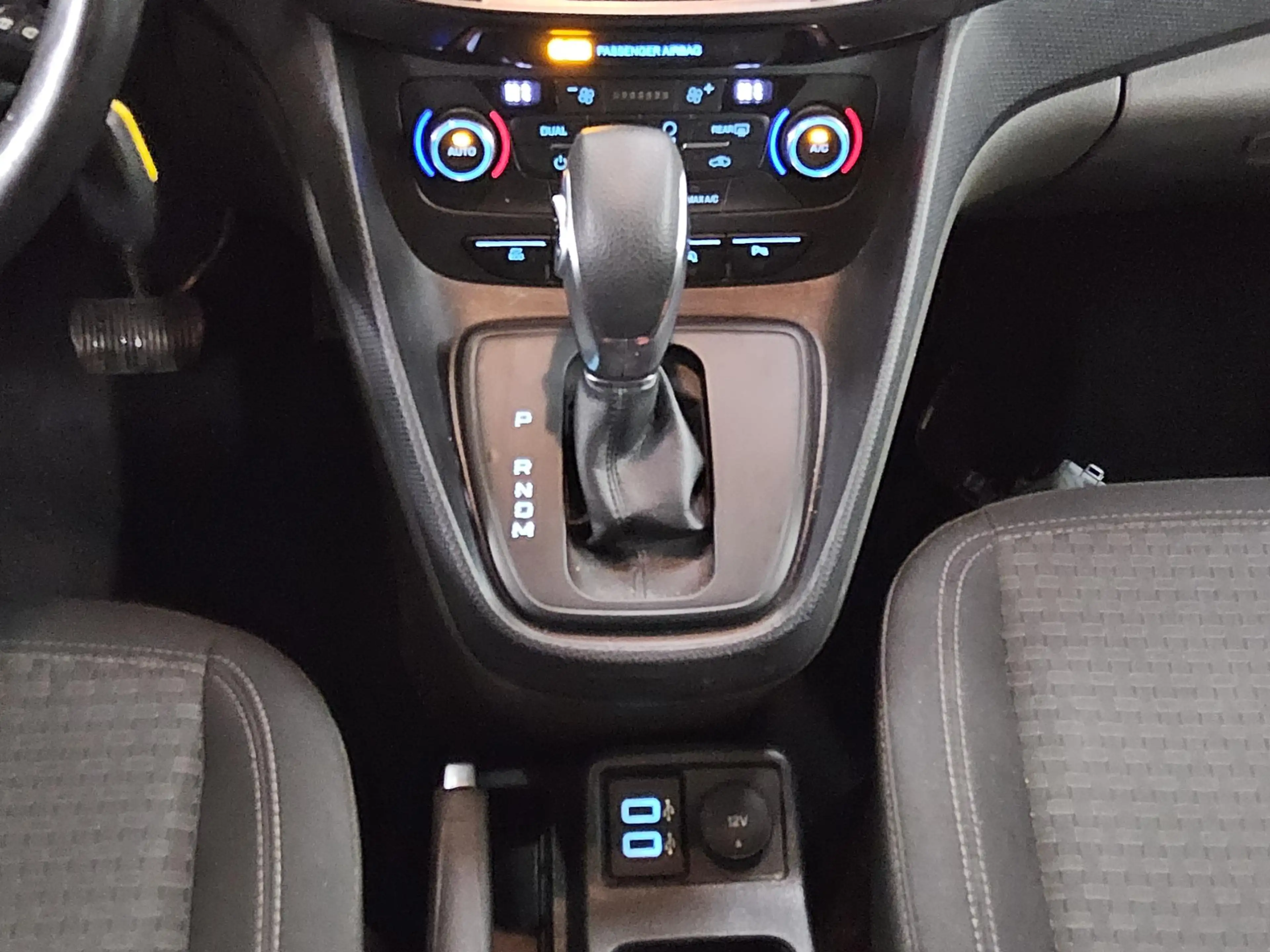 Ford Grand Tourneo GRAND TOURNEO CONNEC NAVI KLIMAAUT RADIO VC PDC AHK RfK — photo 6
