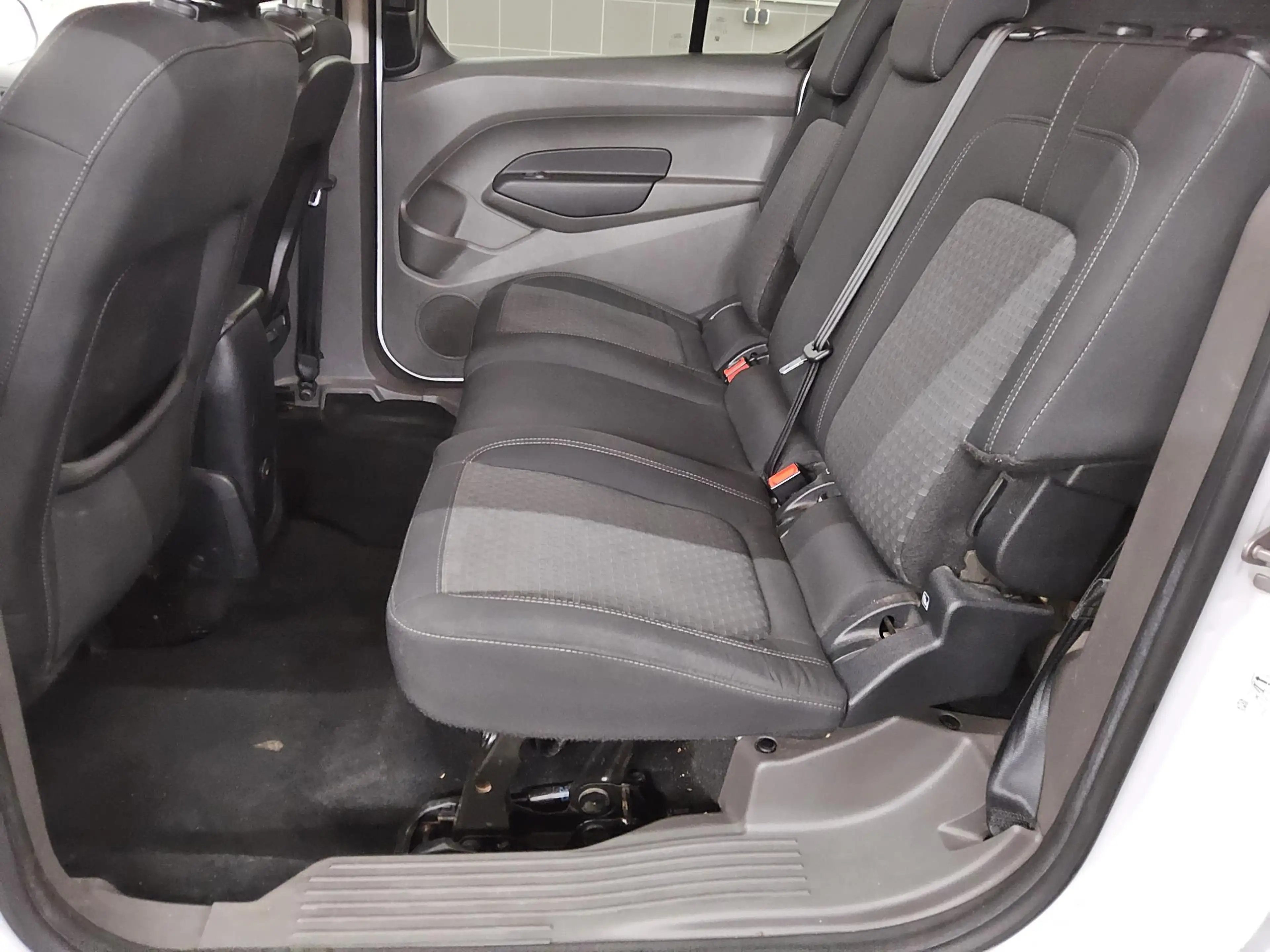 Ford Grand Tourneo GRAND TOURNEO CONNEC NAVI KLIMAAUT RADIO VC PDC AHK RfK — photo 13