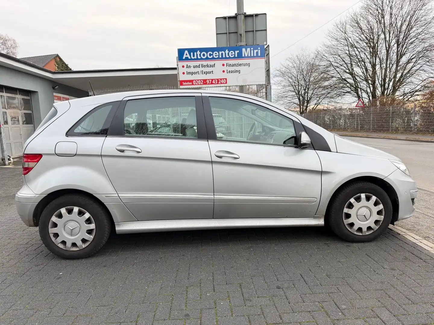 Mercedes-Benz B 180 Klima-PDC-Servo-Automatik-2.Hand- Argent - 2